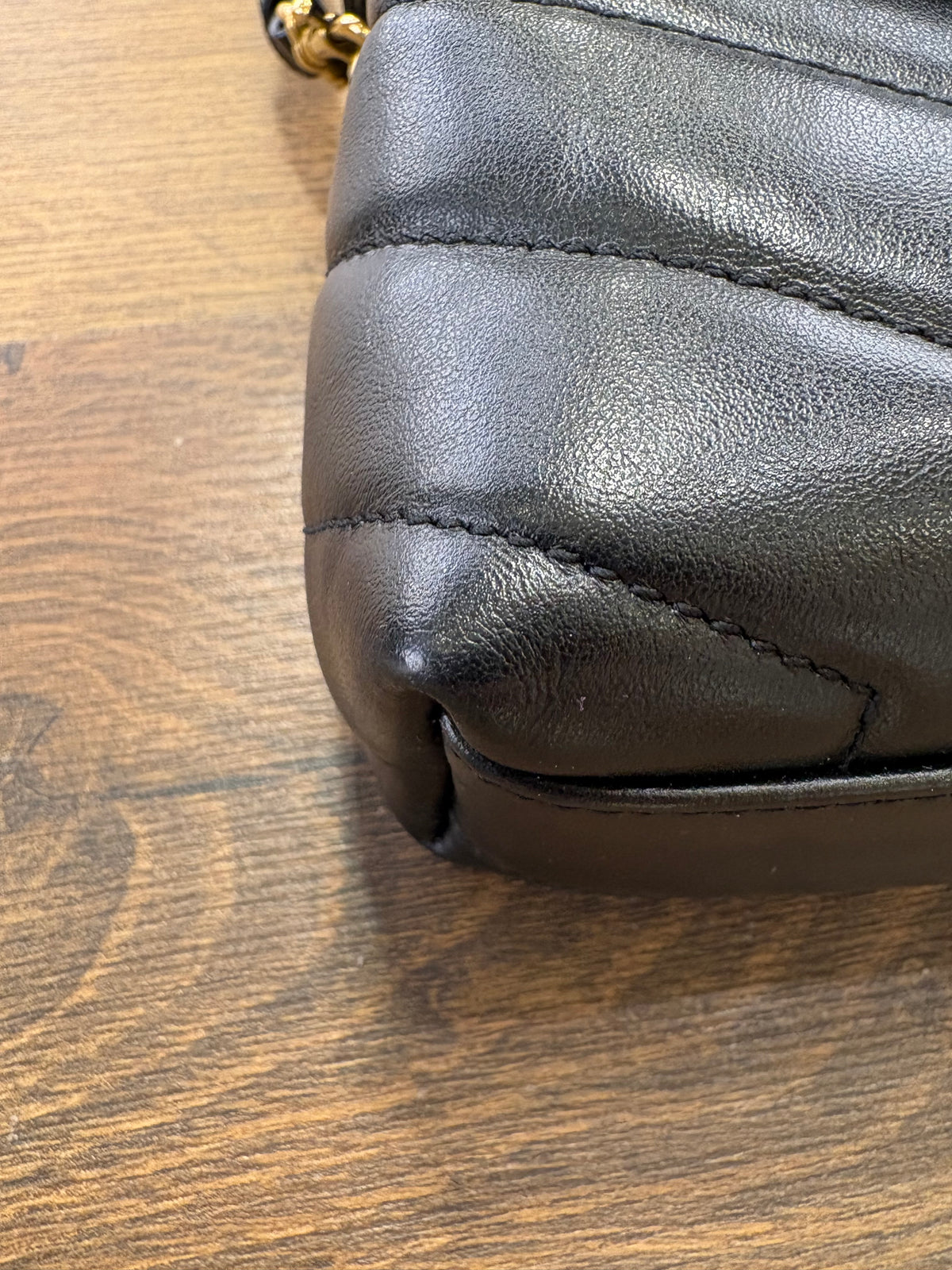 Saint Laurent Loulou Toy/Mini d'Archivio in Pelle Matelassé Nera con Hardware Dorato