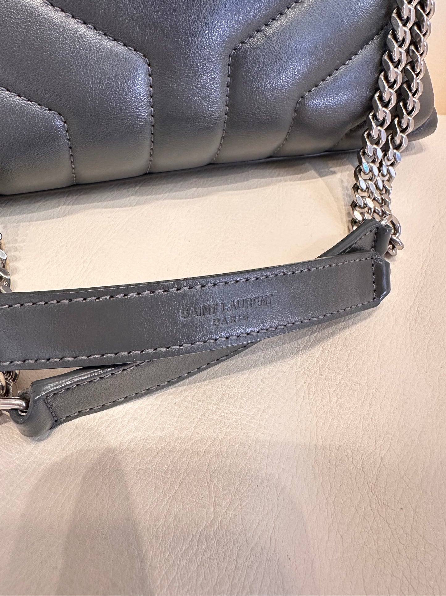 Ysl borsa Loulou in pelle grigia metallo silver