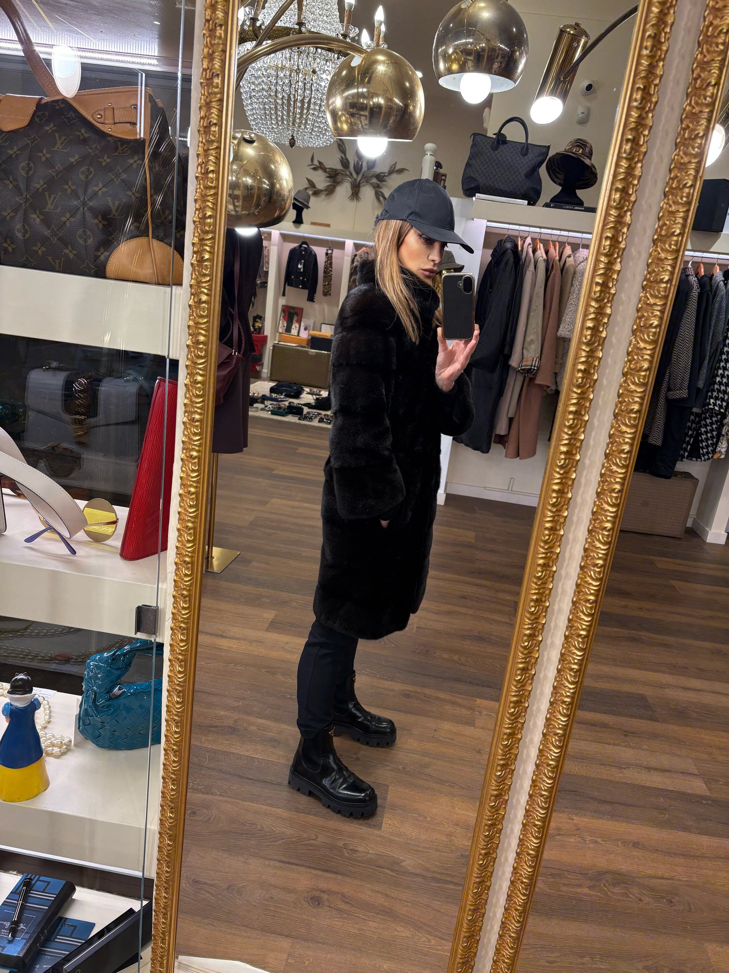 Visone nero avvitato taglio orizzontale