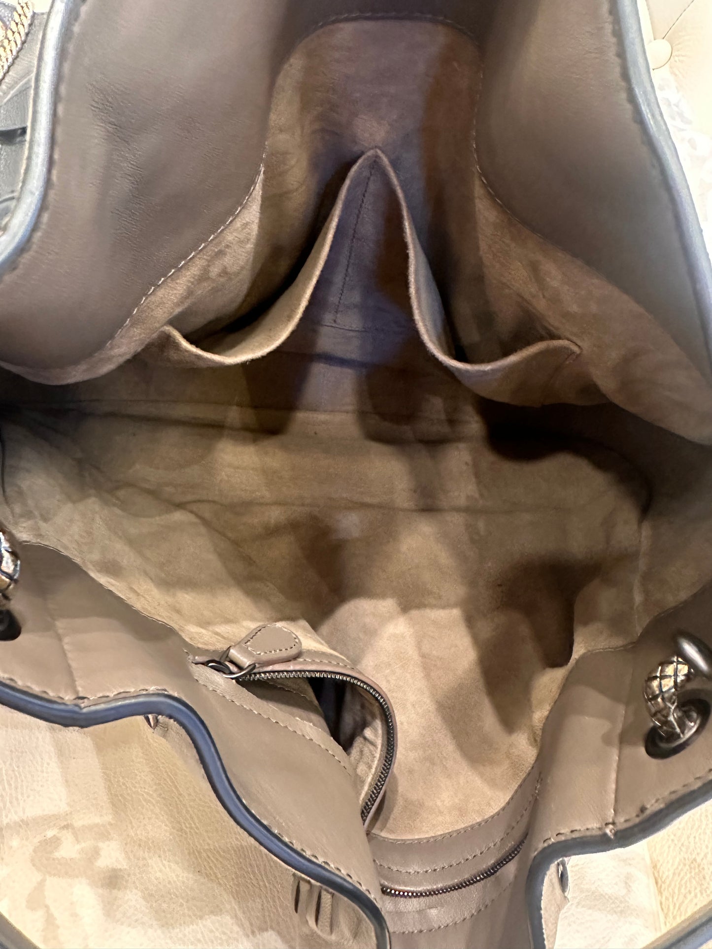 Bottega Veneta borsa Charleston in pelle intrecciata tortora