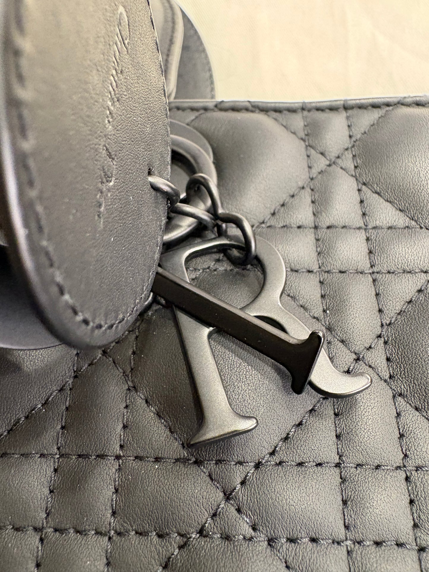 Lady Dior large in pelle ultra opaca cannage nero