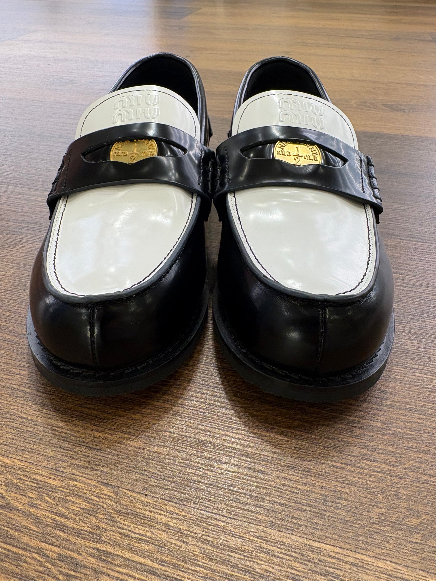 Miu Miu Mocassini Penny  in Pelle Spazzolata Bicolore Bianco e Nero N.37 (Nuovi con Box)