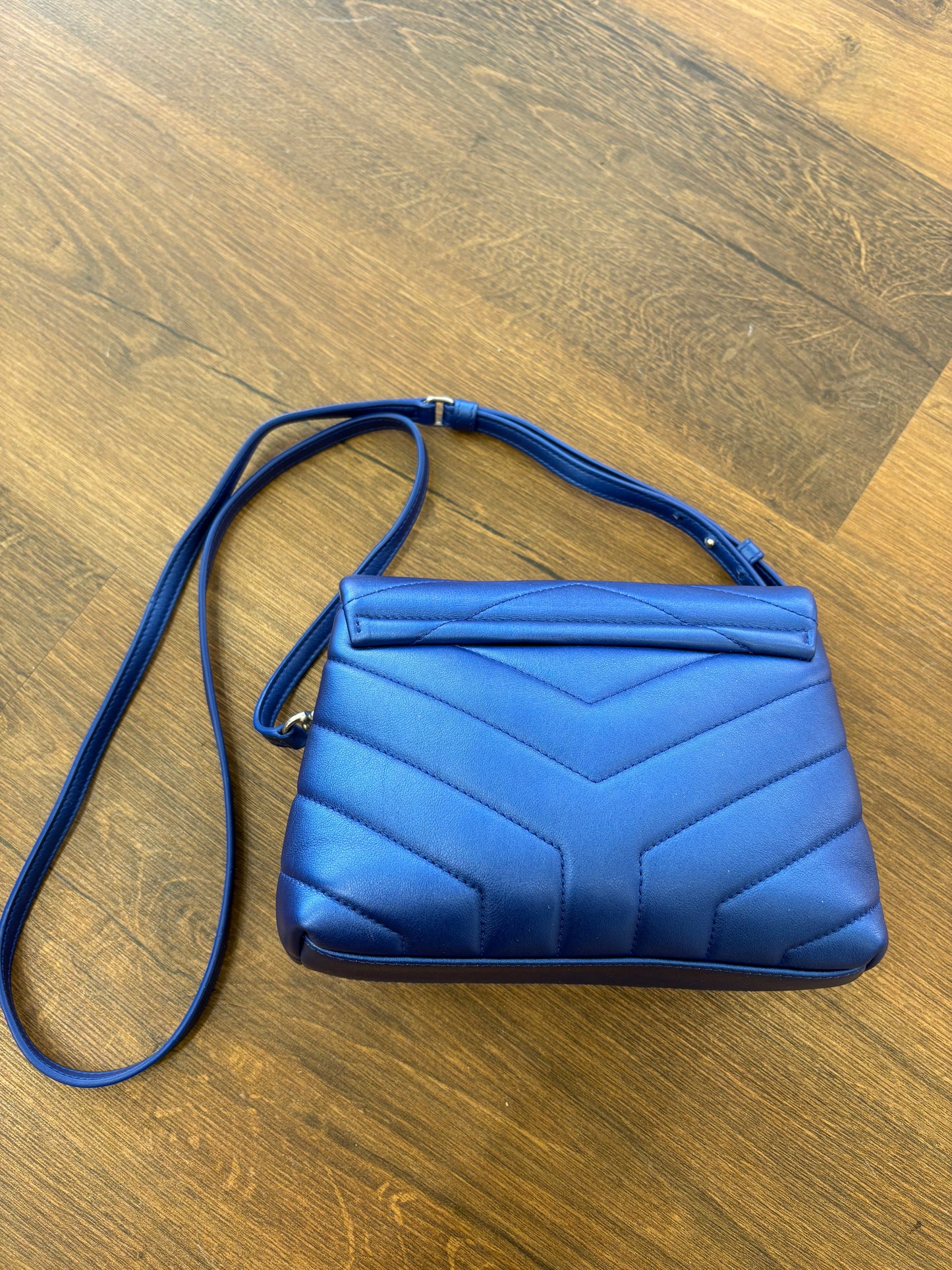 Ysl Loulou Toy in pelle matelasse’ azzurro metallizzato. Nuovo
