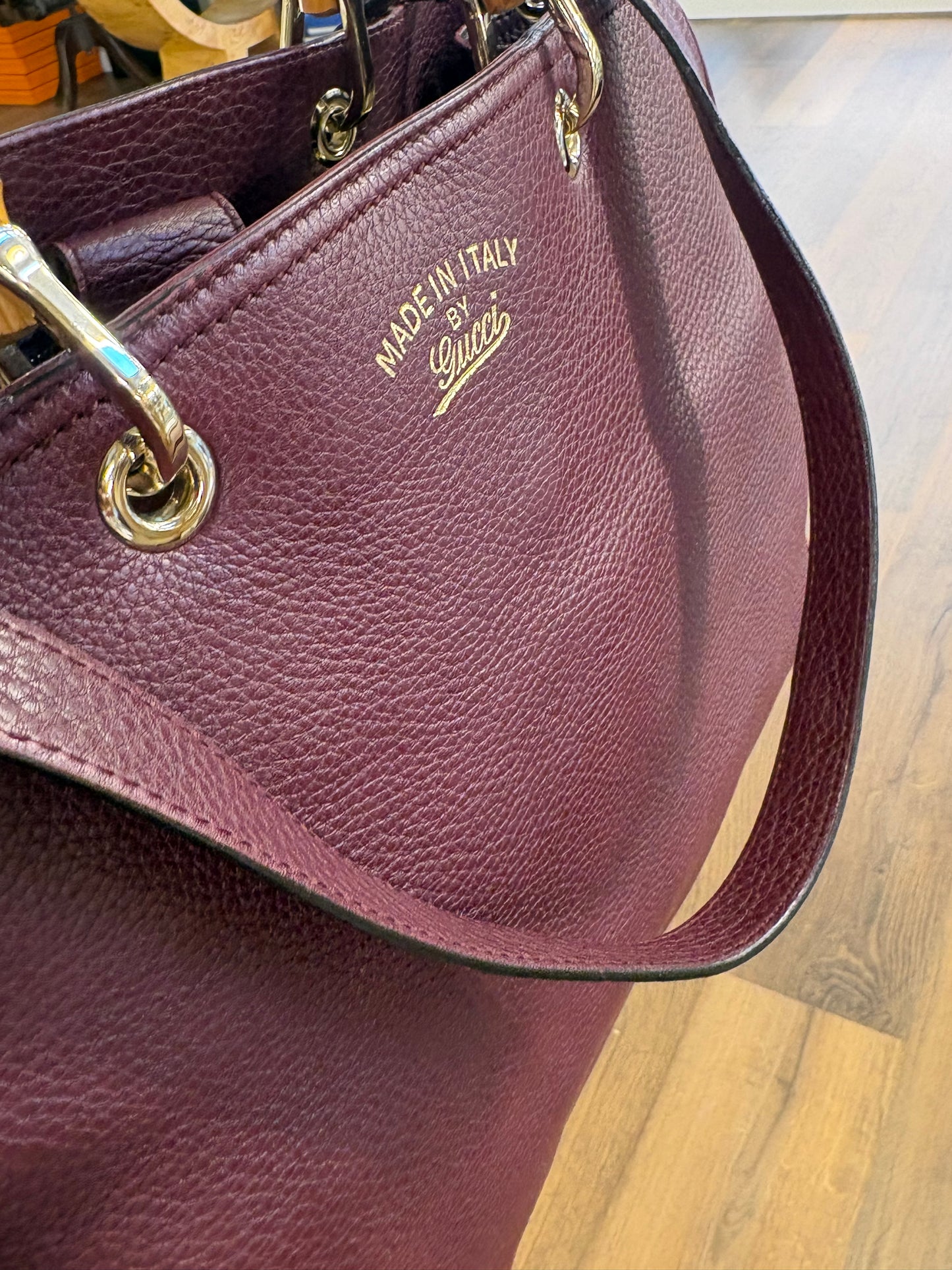 Borsa Gucci Bamboo Shopper Tote Large in Pelle Martellata Bordeaux