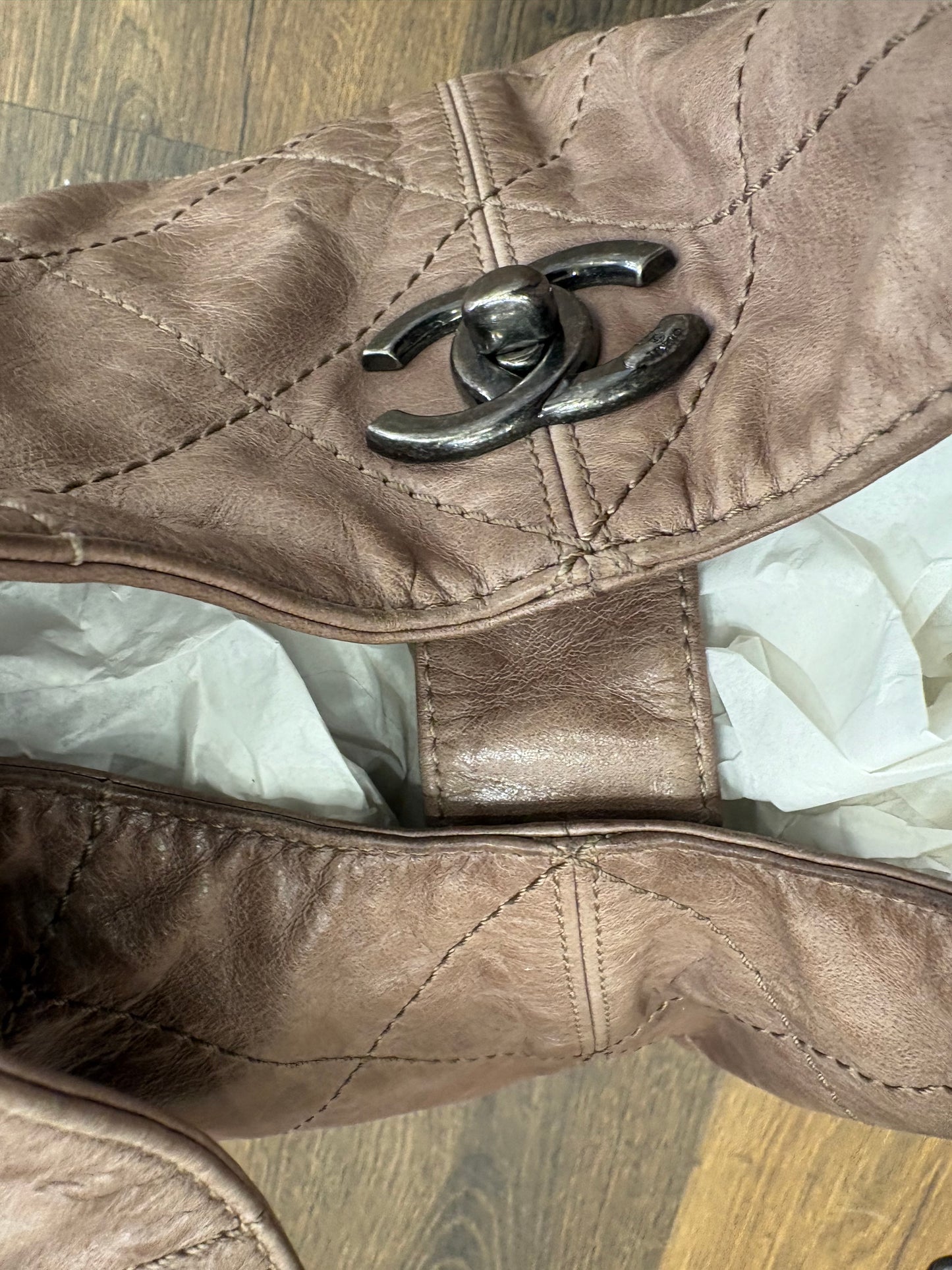 Chanel  Coco Supple Hobo in pelle di vitello invecchiata trapuntata