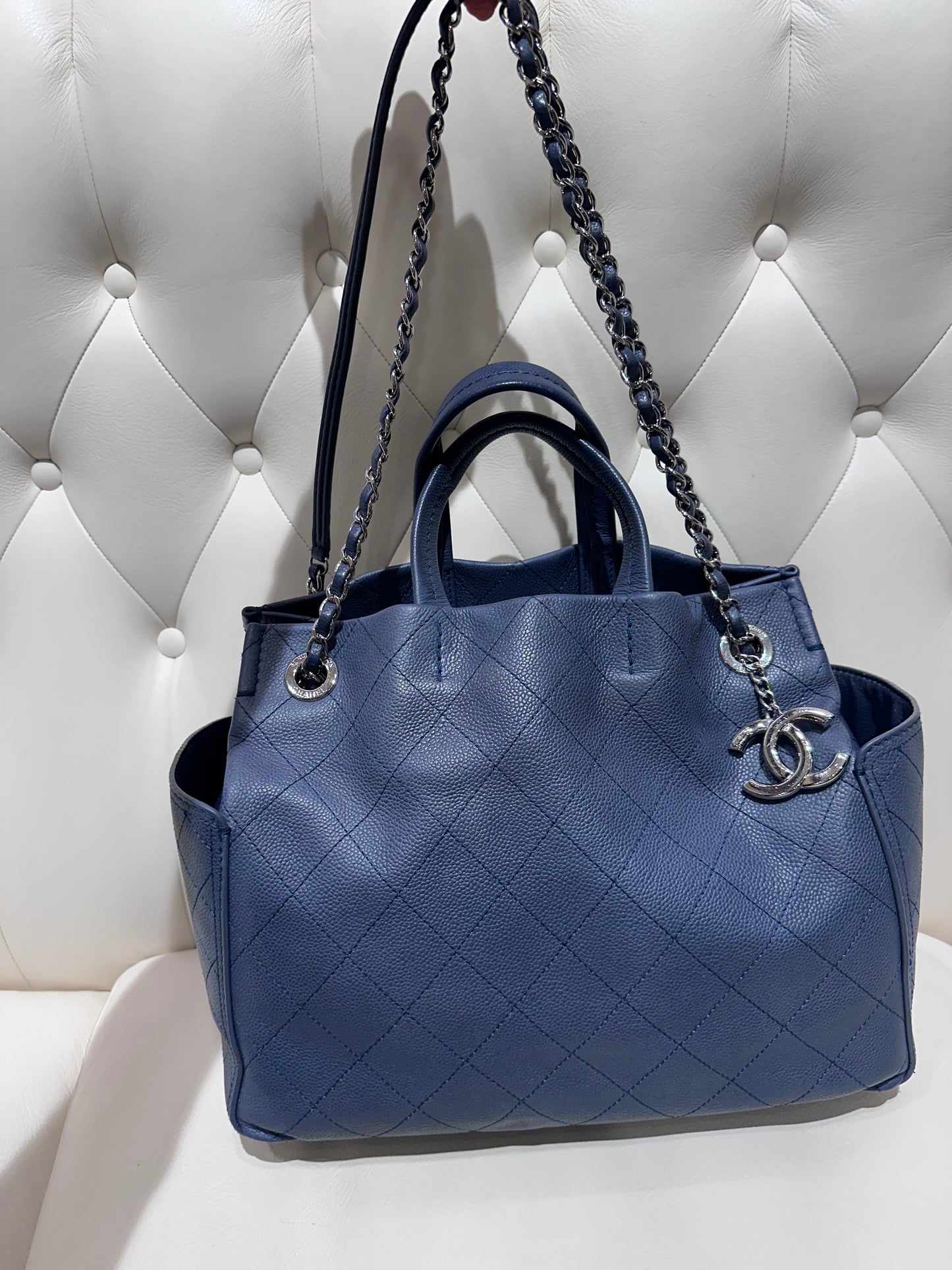 Chanel Pocket Tote   in pelle blu navy