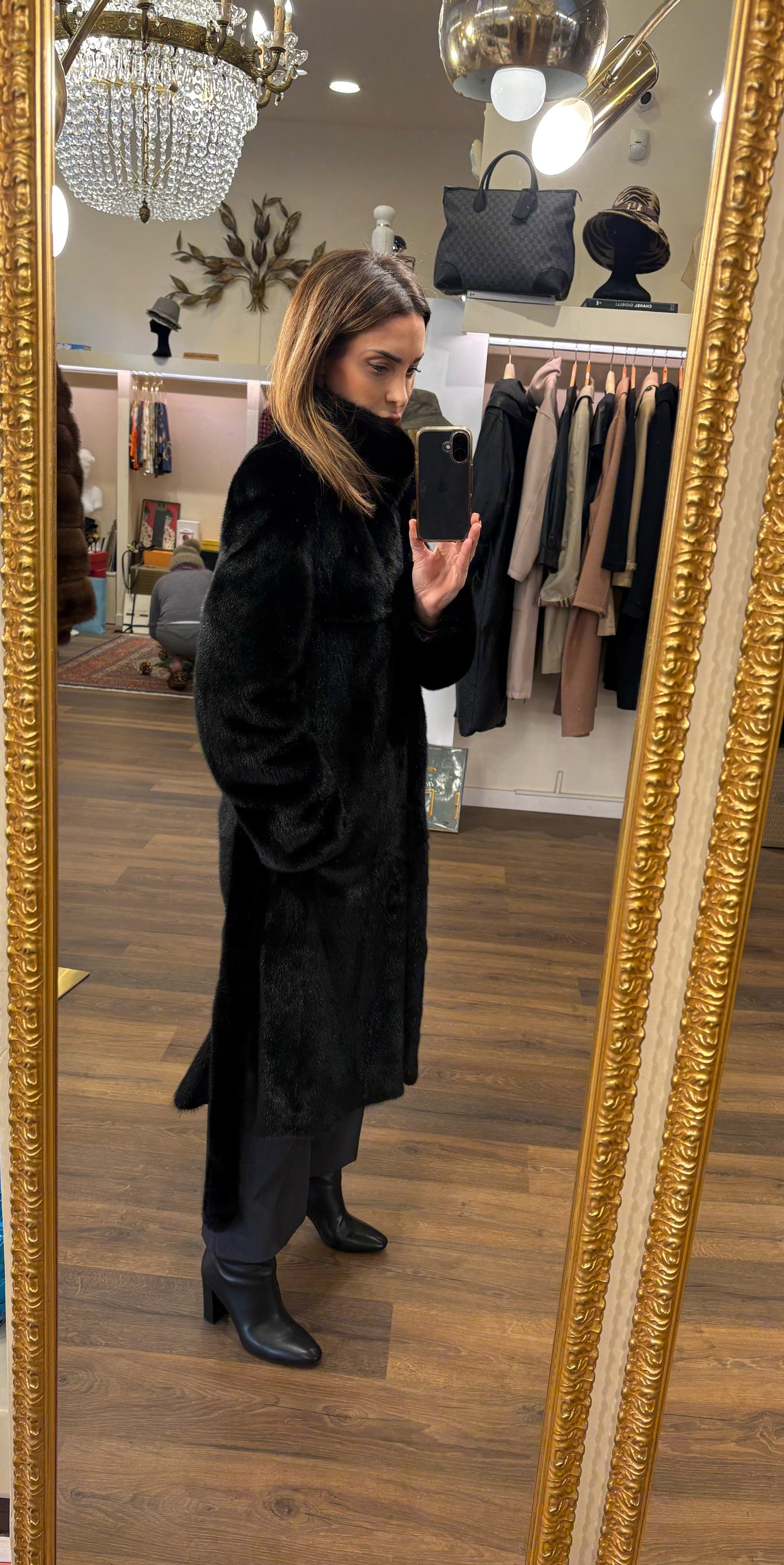 Visone nero con spacchi e cintura in vita 42