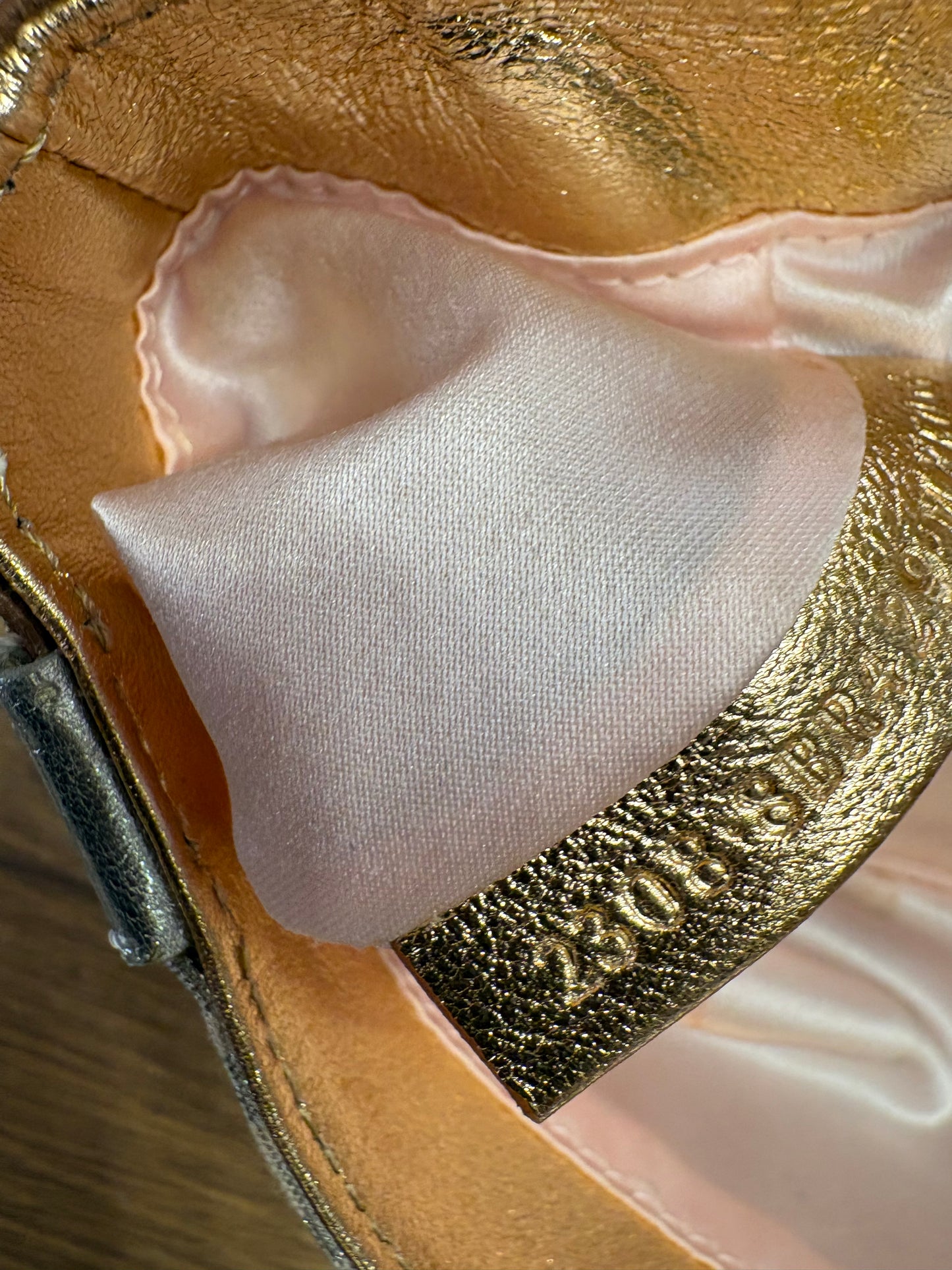 Fendi borsa Tuc ( compilation Baguette ) in tela argento e pelle argento/oro