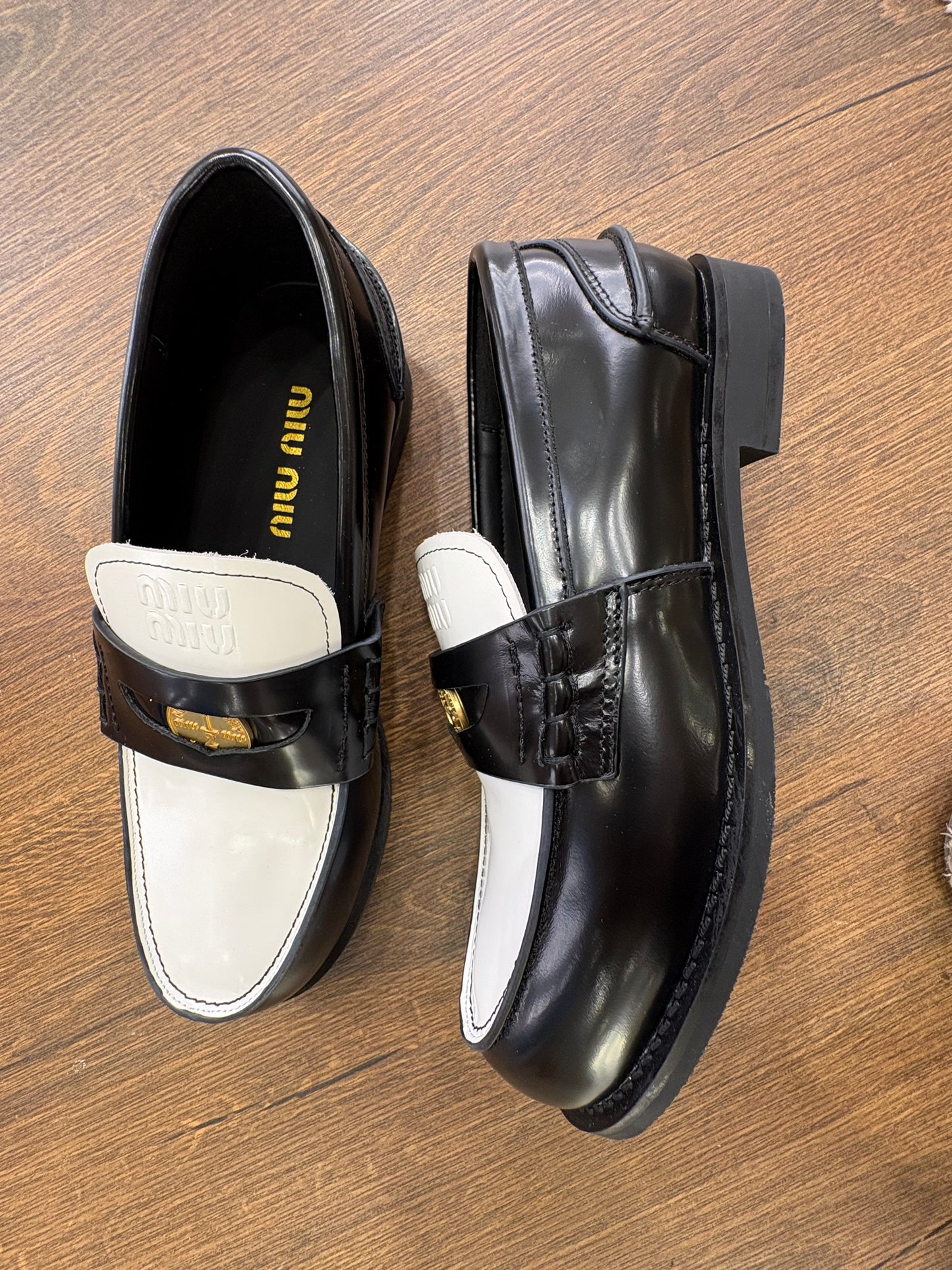 Miu Miu Mocassini Penny  in Pelle Spazzolata Bicolore Bianco e Nero N.37 (Nuovi con Box)