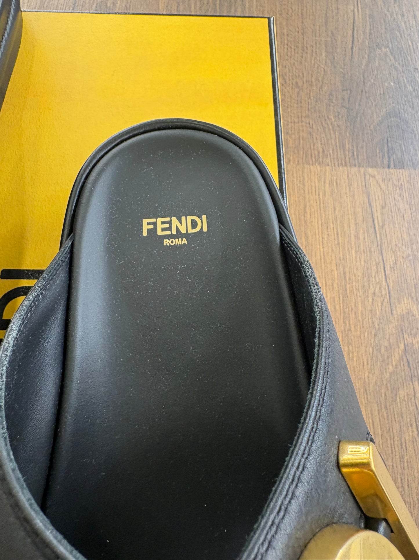 Fendi sandali in pelle 37