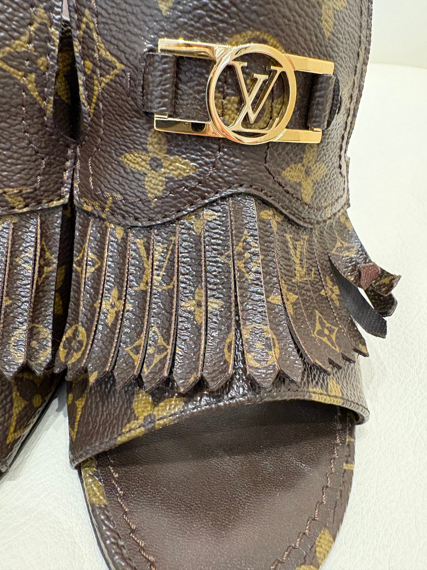 Louis Vuitton  sandali Isola   monogram 38
