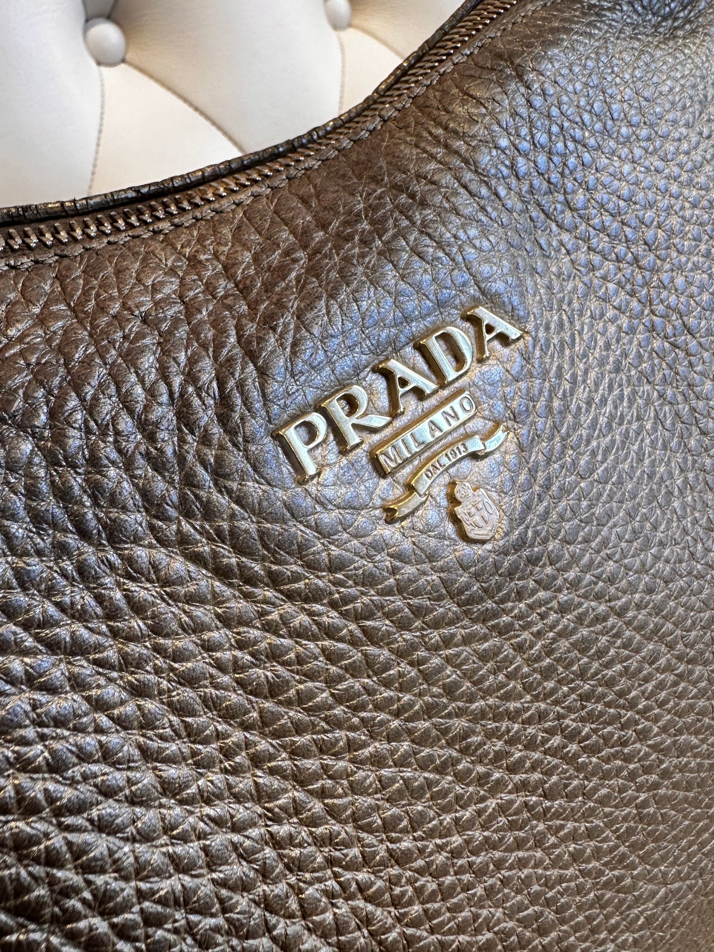 Prada borsa a spalla  in pelle dorata