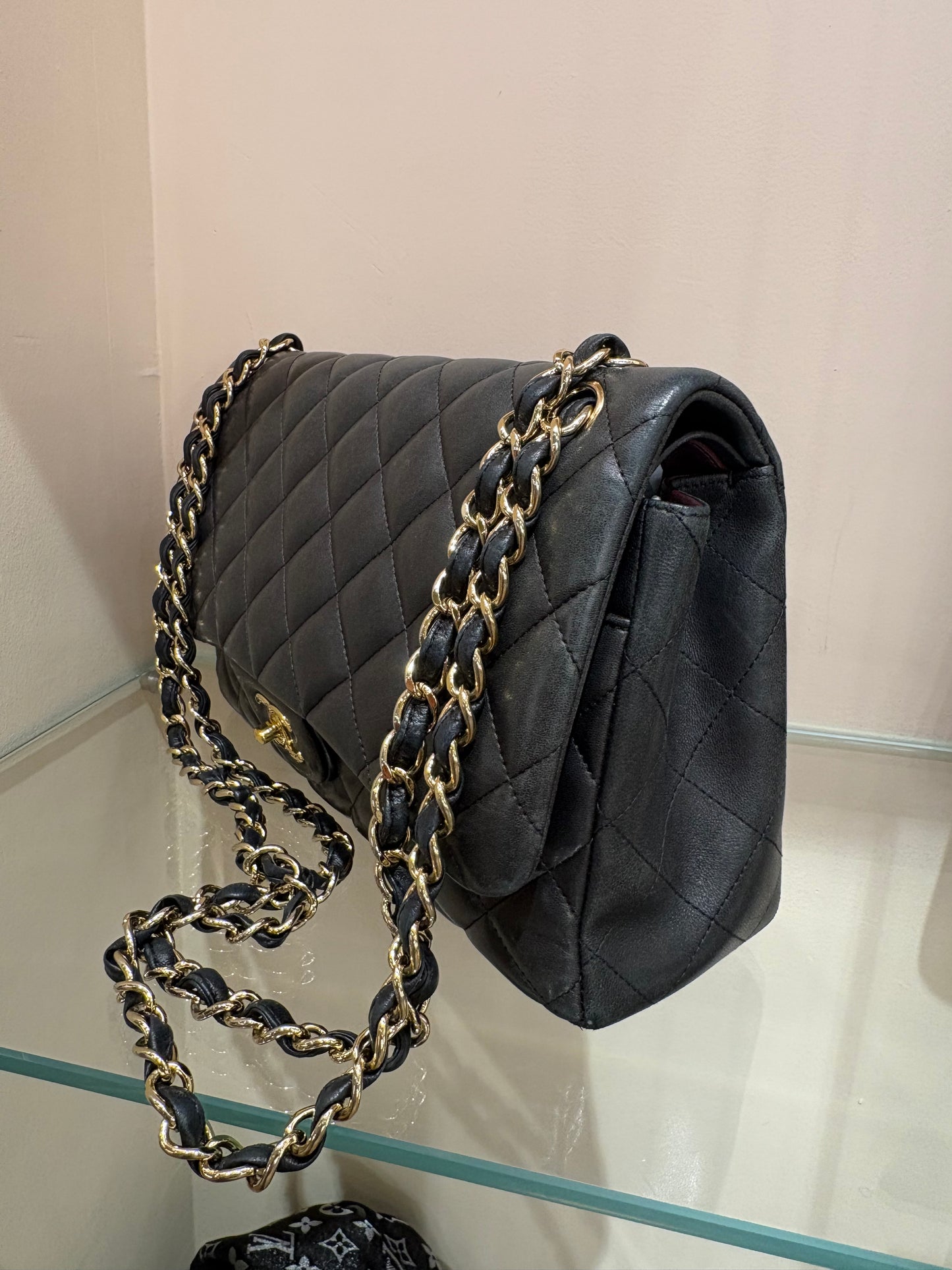 Chanel Classic Double Flap Jumbo 30 cm Pelle di Agnello Nera con Hardware Dorato