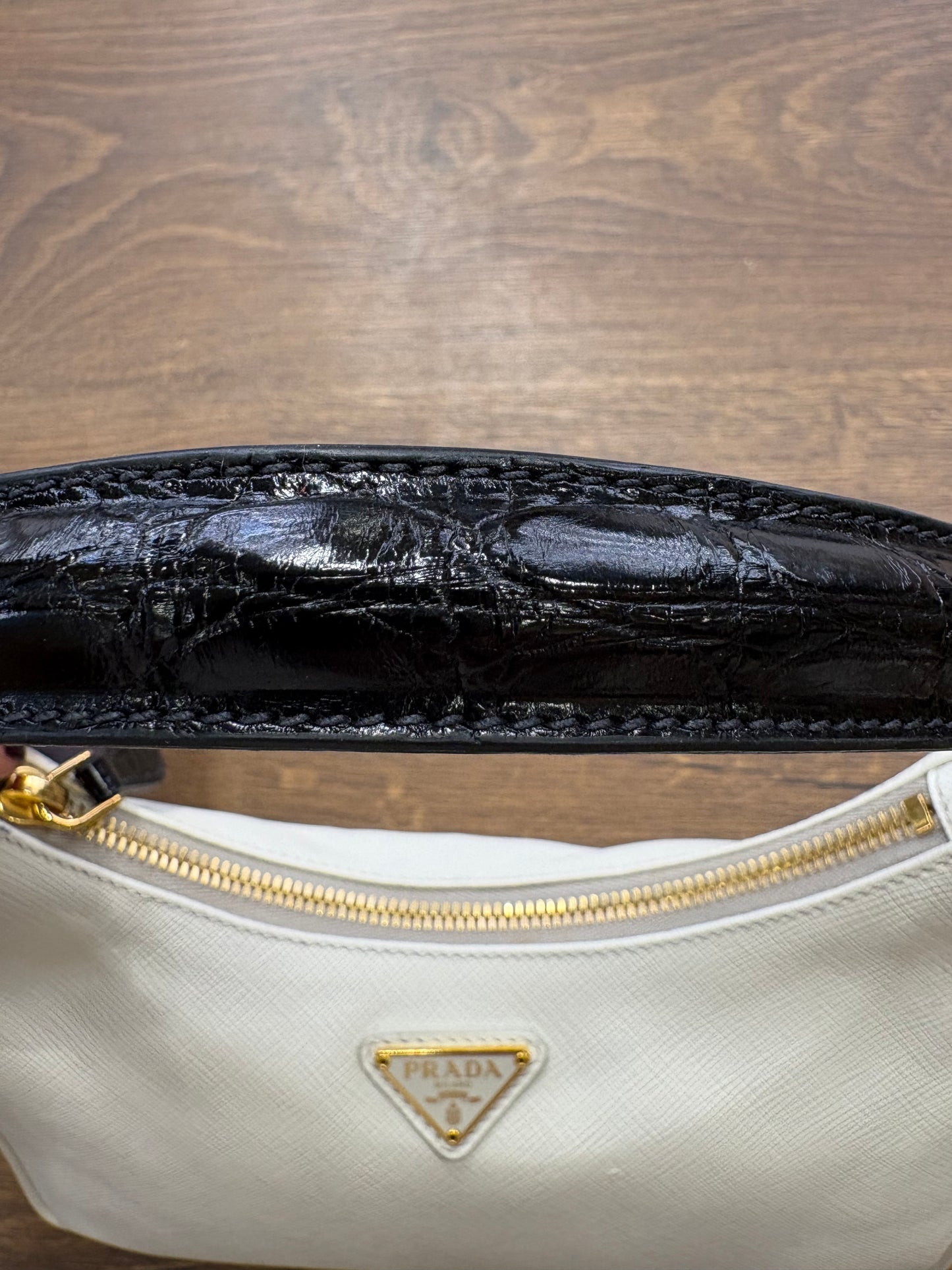 Borsa Prada Re-Edition 2005 in Pelle Saffiano Bianco e Dettagli Cocco Nero. Nuovo
