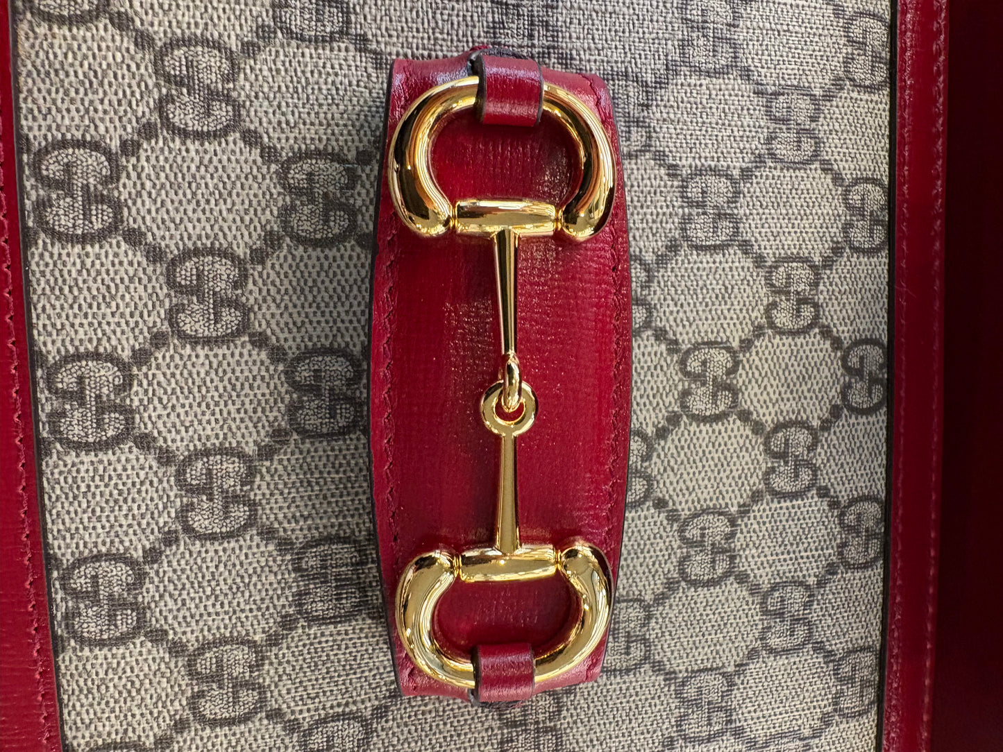Gucci borsa Horsebit profili in pelle rossa . Nuova