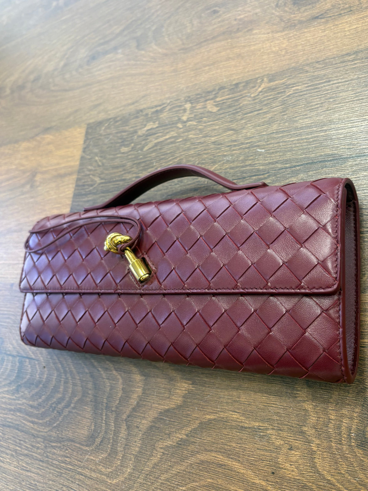 Bottega Veneta Andiamo Clutch Barolo. Nuovo