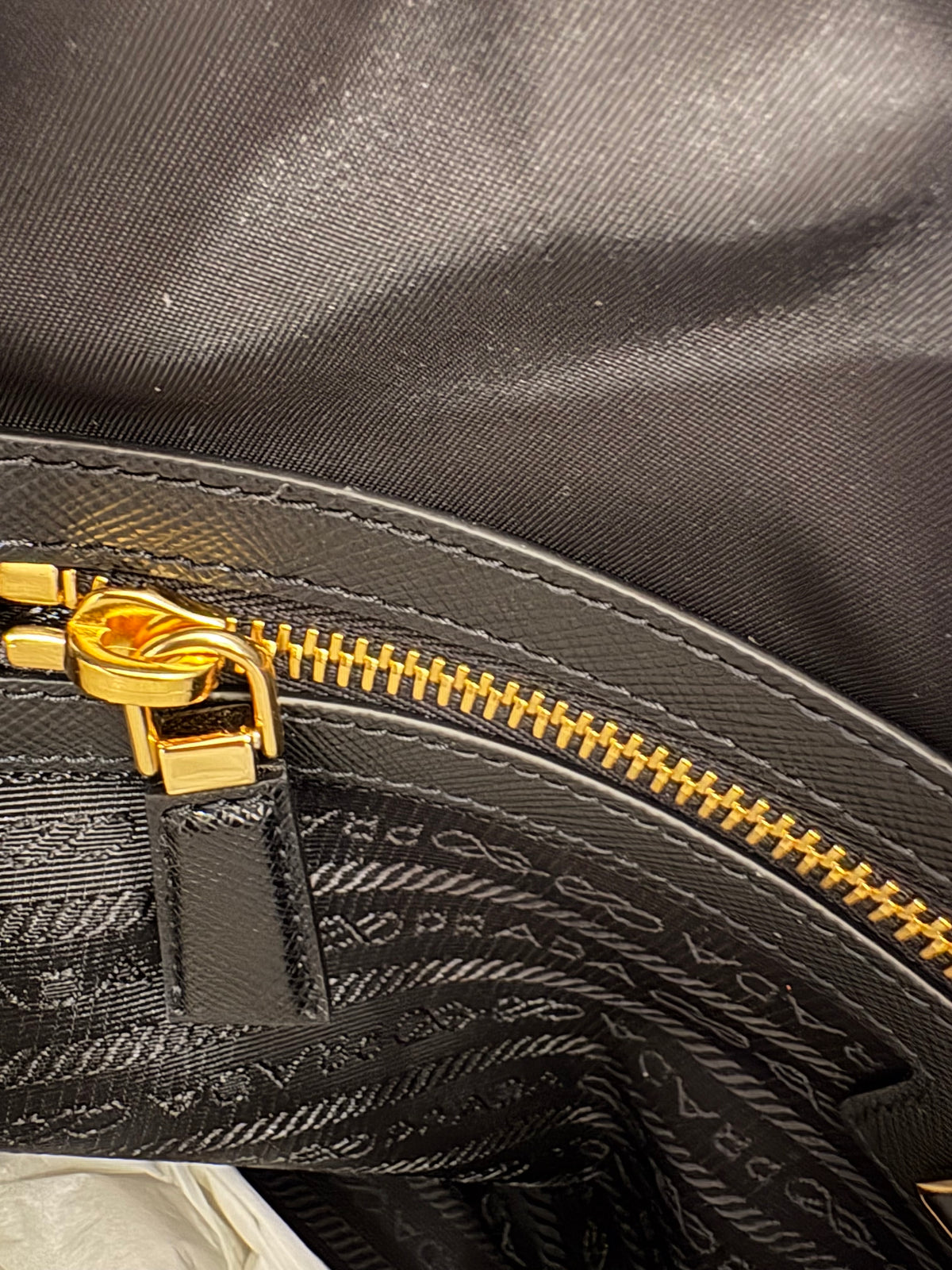 Prada Borsa Shopping  Re-Edition 1978 in Re-Nylon e Pelle Saffiano. Nuovo