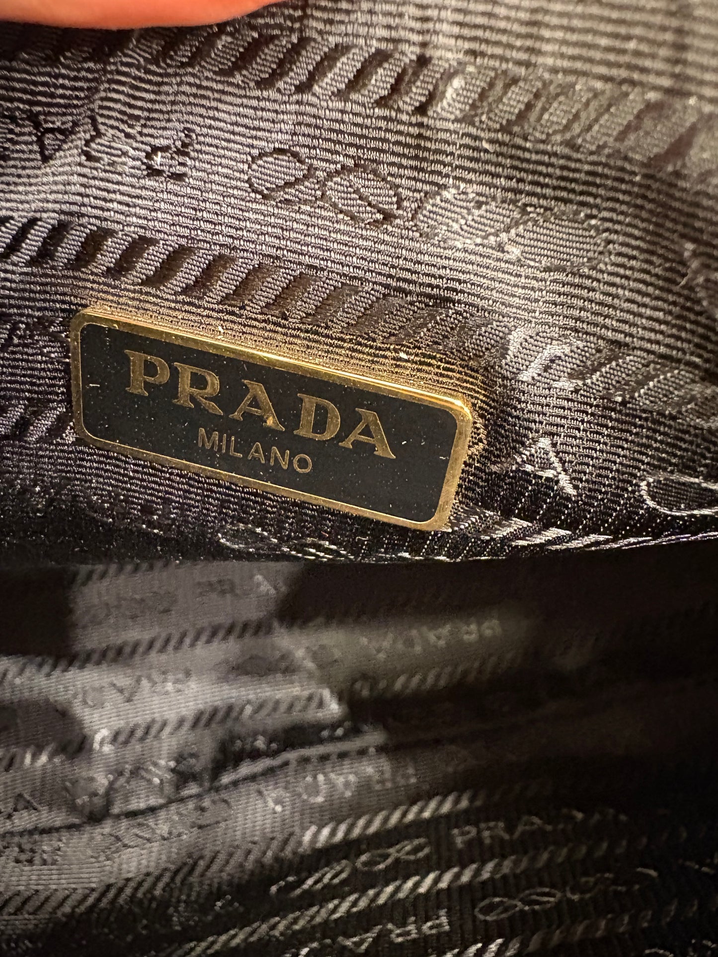 Borsa Prada Re-Edition 2005 in Pelle Saffiano Bianco. Nuovo