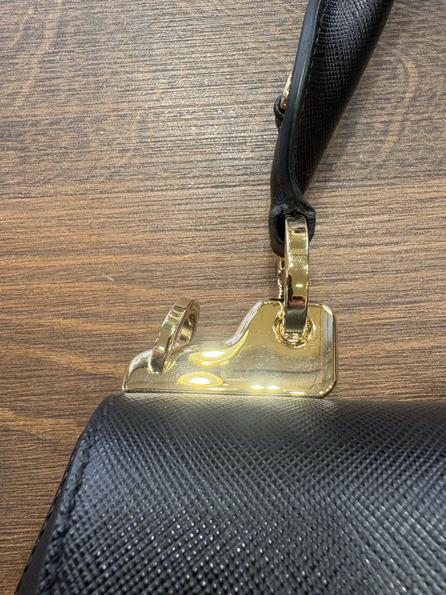Borsa Prada Sidonie Top Handle in Pelle Saffiano Nera con Finiture Oro
