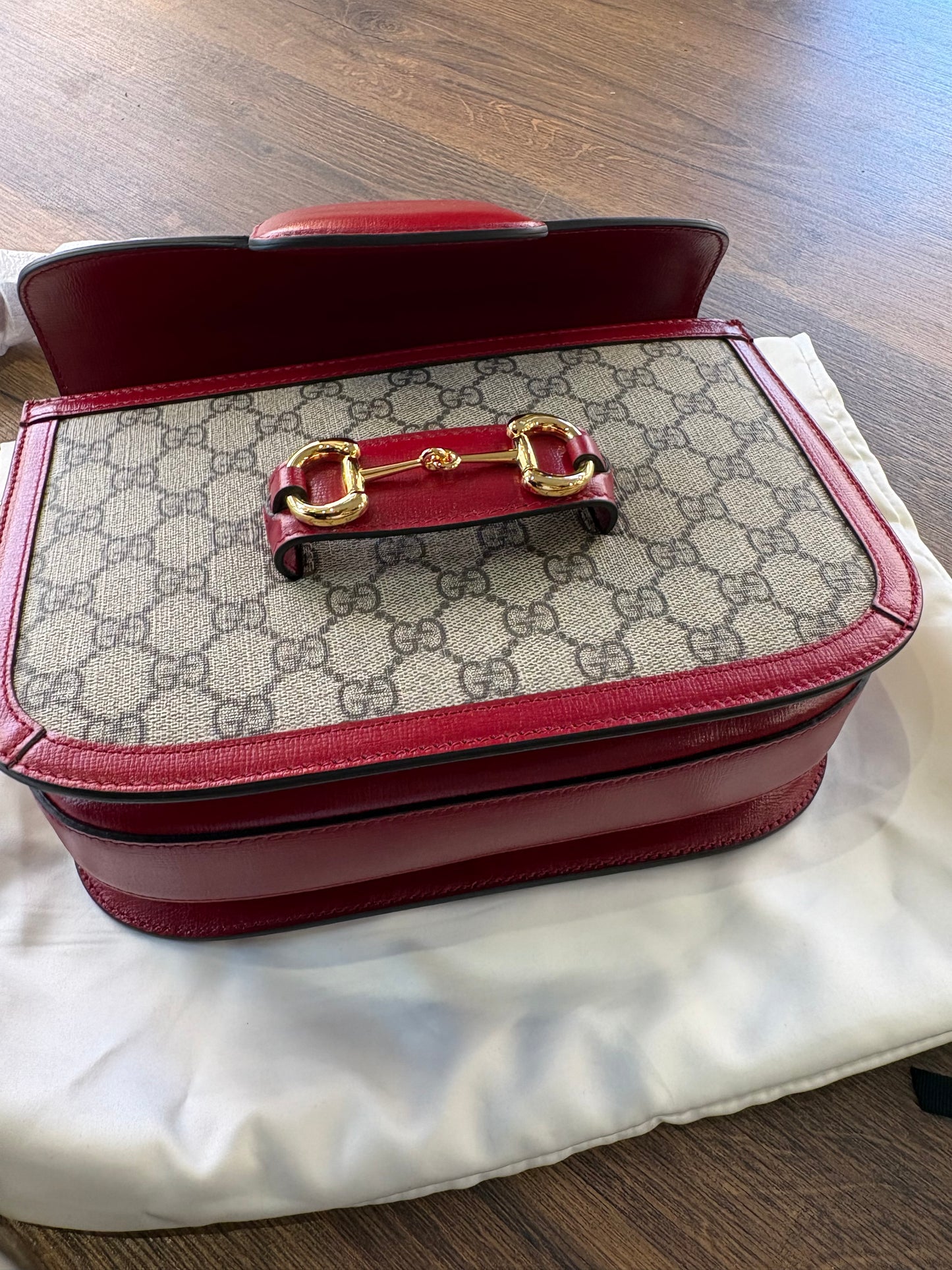 Gucci borsa Horsebit profili in pelle rossa . Nuova