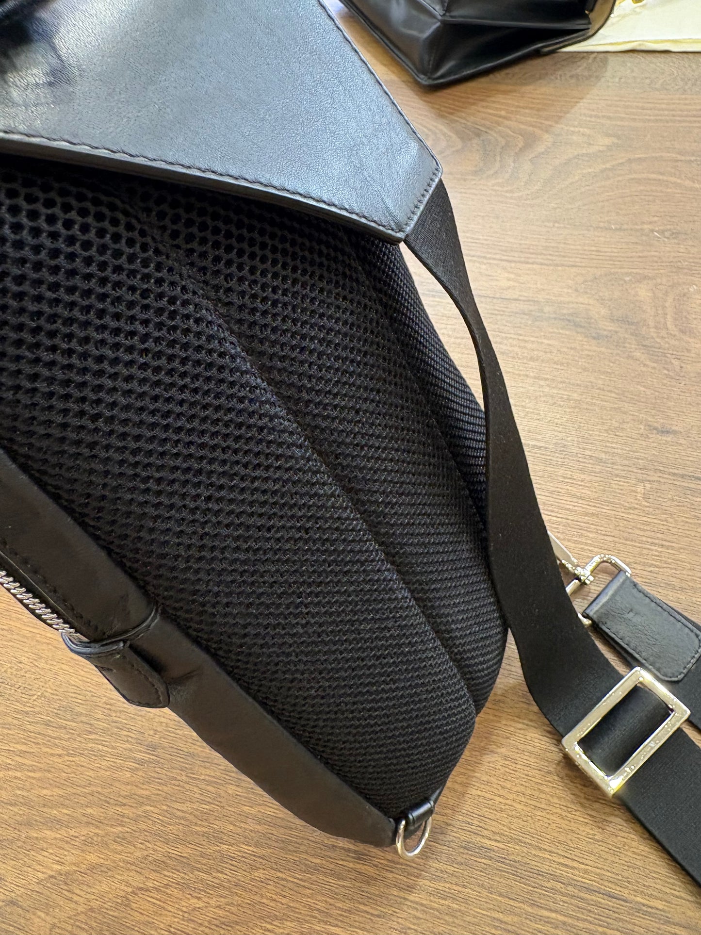 Zaino Monospalla Fendi FF Diagonal in Pelle e Tela Monogram  NeroTabacco