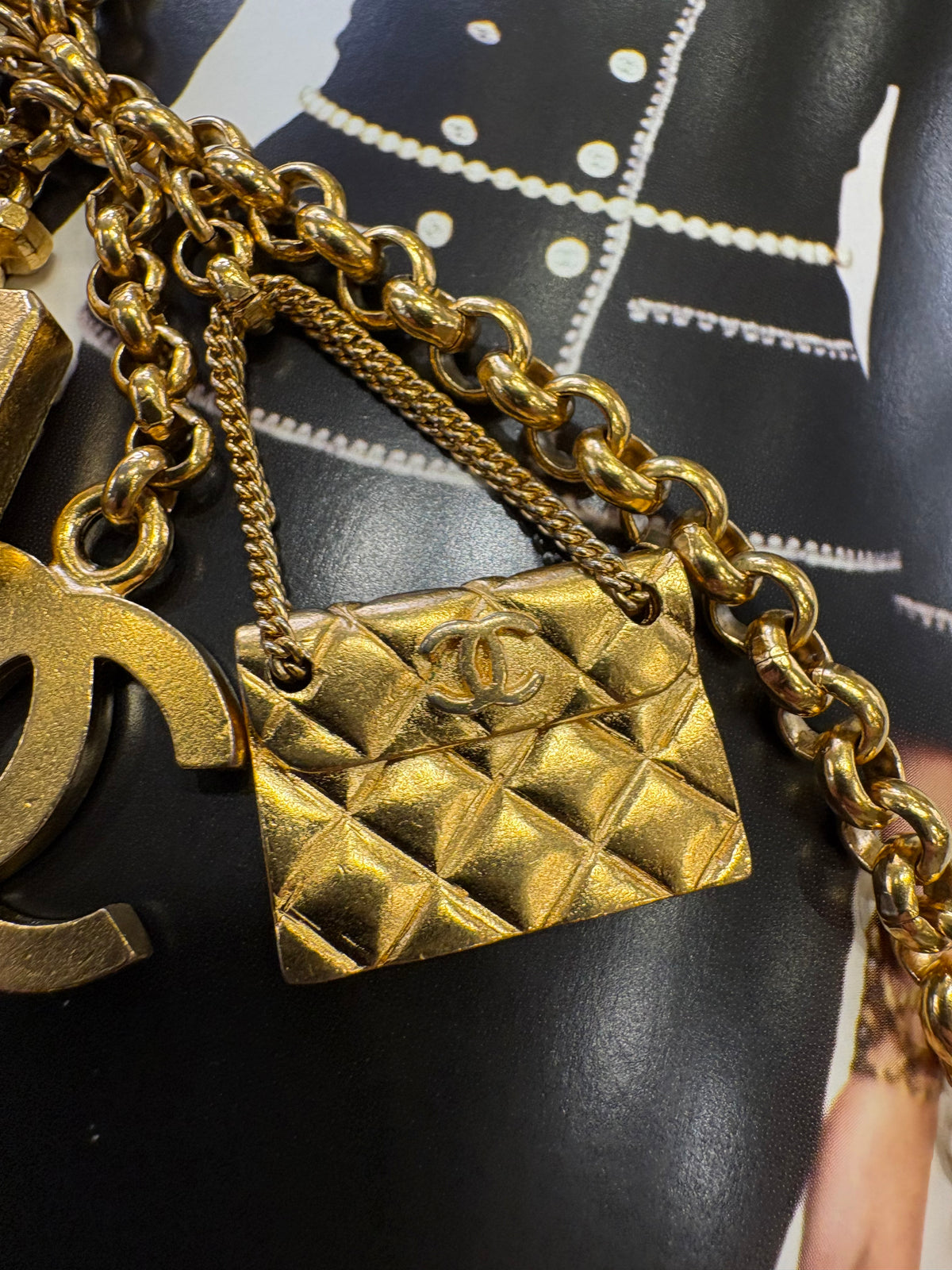 Chanel Cintura a catena con ciondoli portafortuna (Lucky Charms) . Vintage metà anni ‘90
