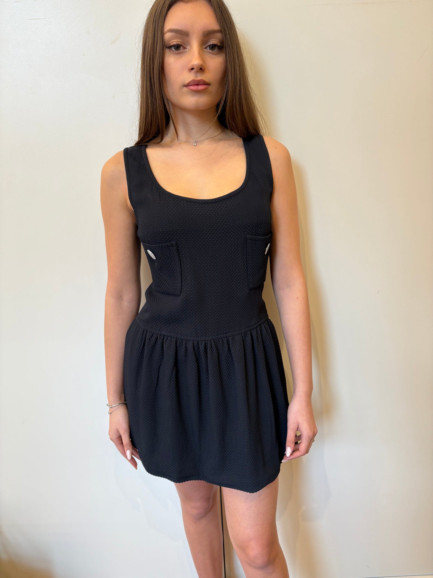 Chanel abito blu bottoni madreperla logo