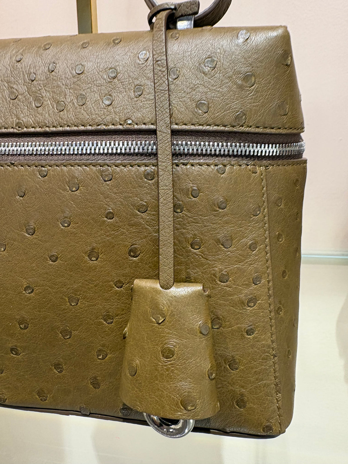 Loro Piana Extra Bag L27 in Pelle di Struzzo. Nuova