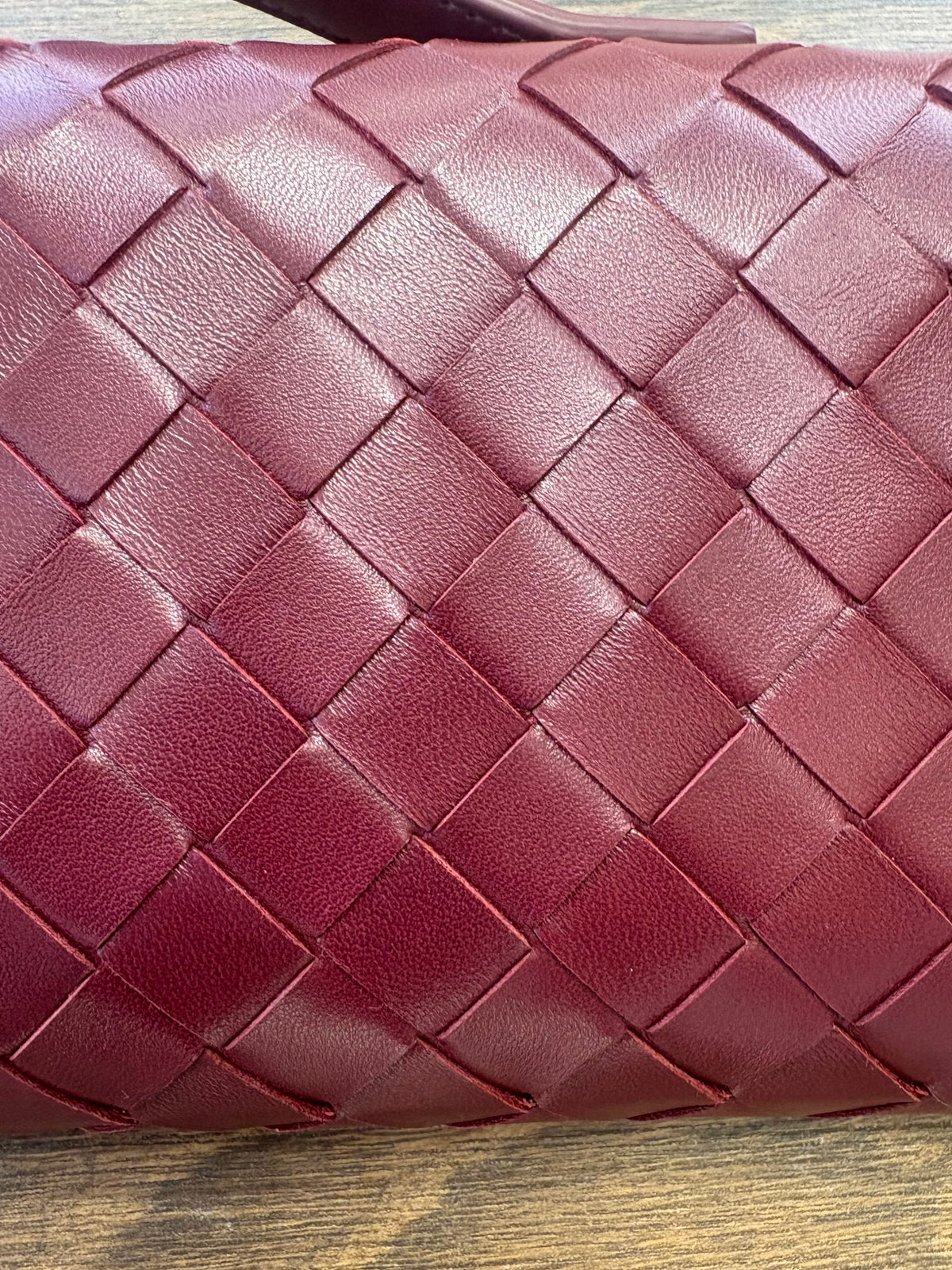 Bottega Veneta Andiamo Clutch Barolo. Nuovo