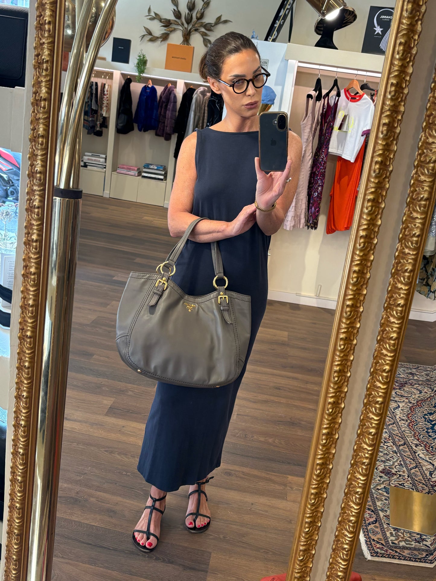 Prada   Borsa a Spalla Manici in Pelle Vitello Phenix Grigio Argilla