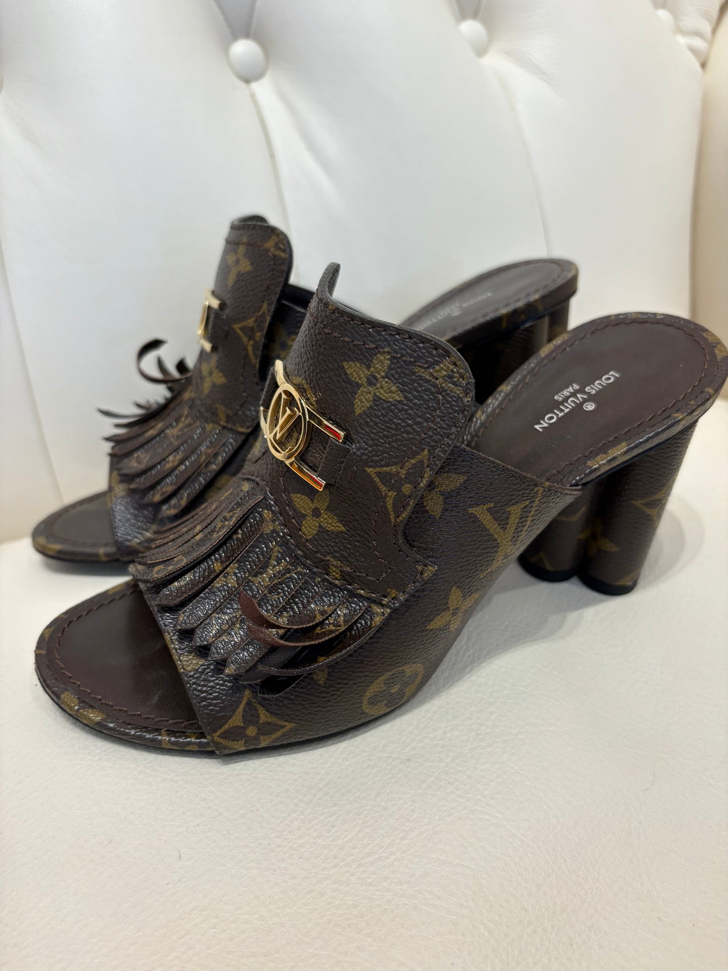 Louis Vuitton  sandali Isola   monogram 38