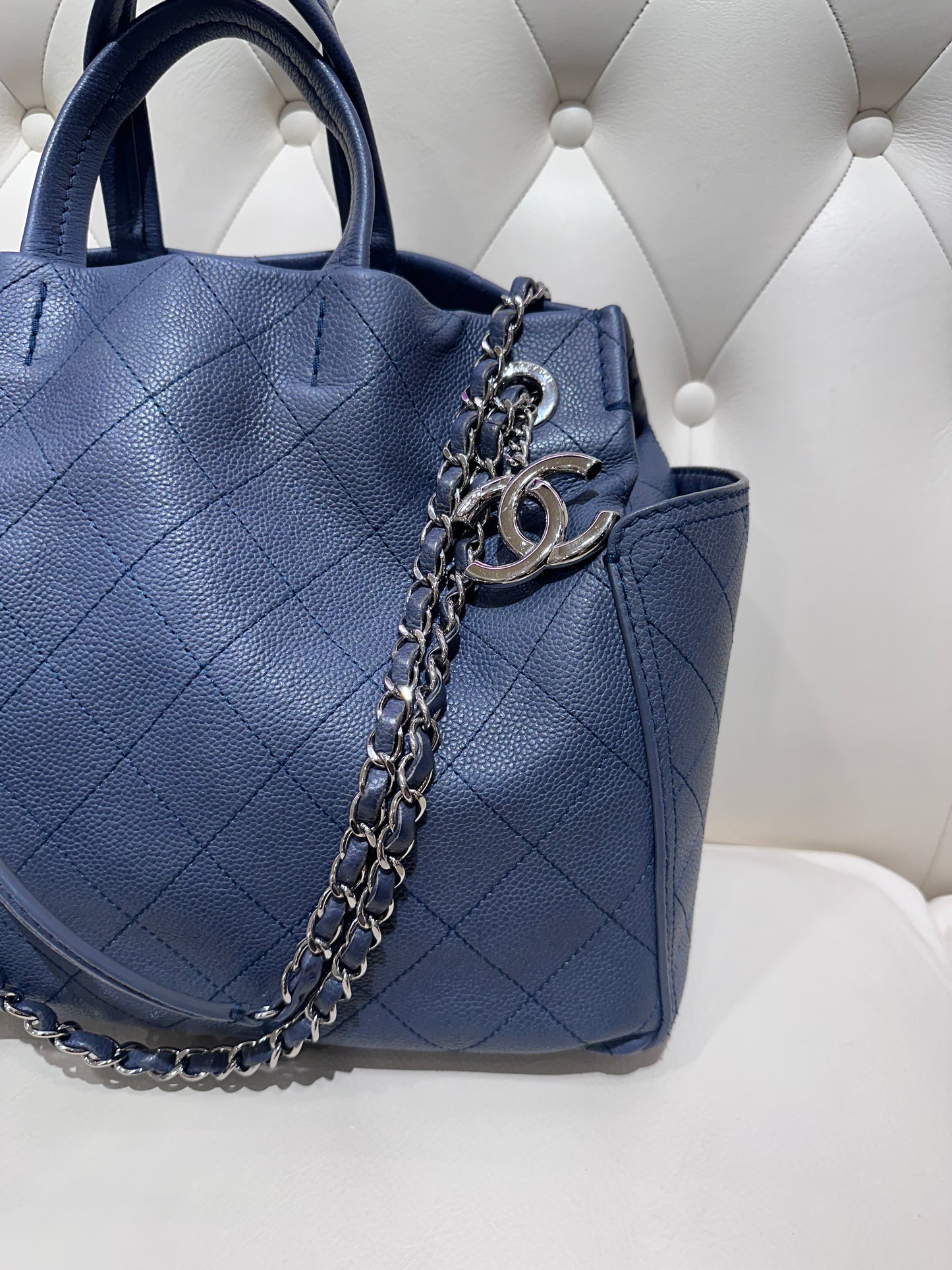 Chanel Pocket Tote   in pelle blu navy