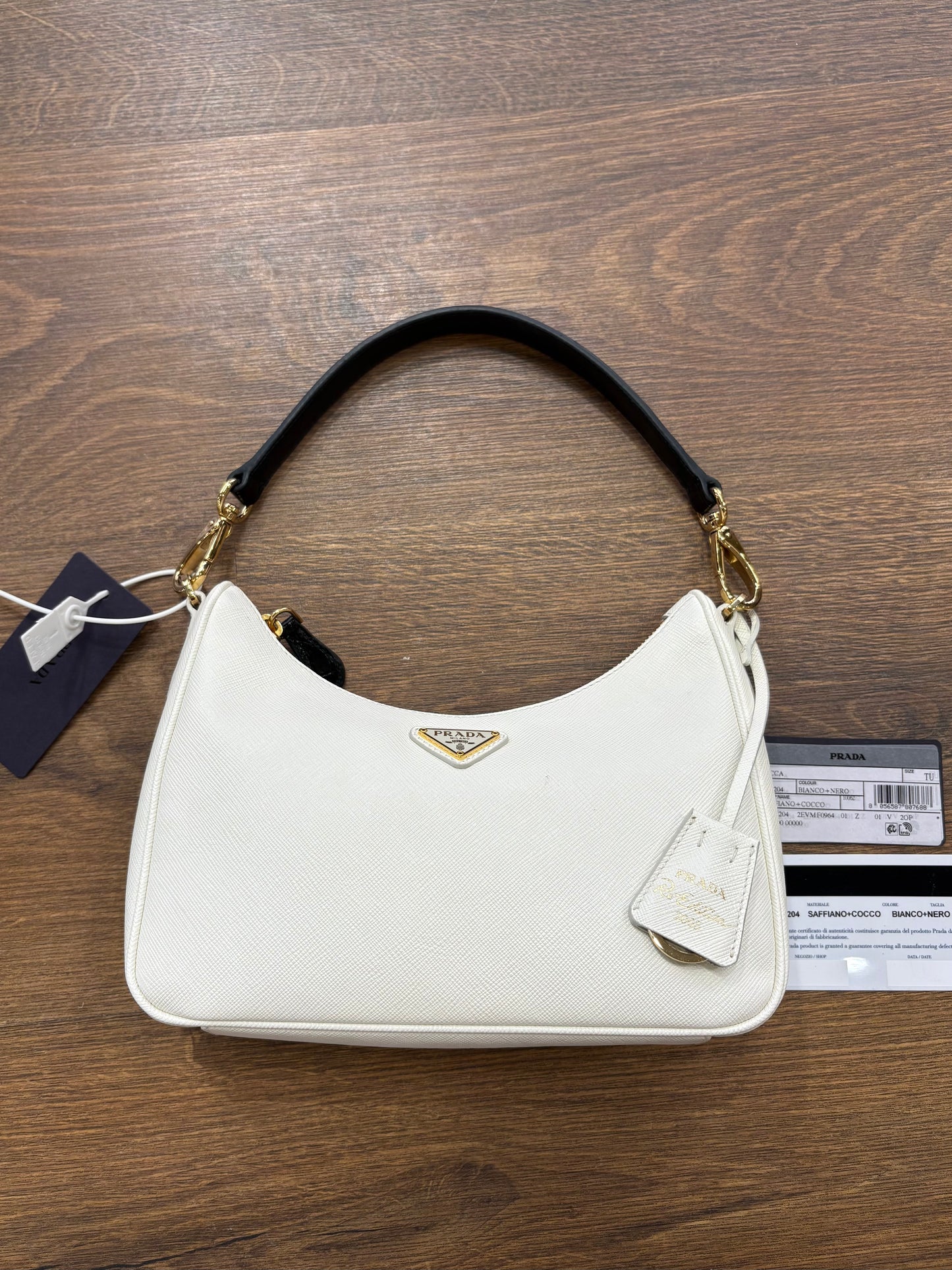 Borsa Prada Re-Edition 2005 in Pelle Saffiano Bianco e Dettagli Cocco Nero. Nuovo