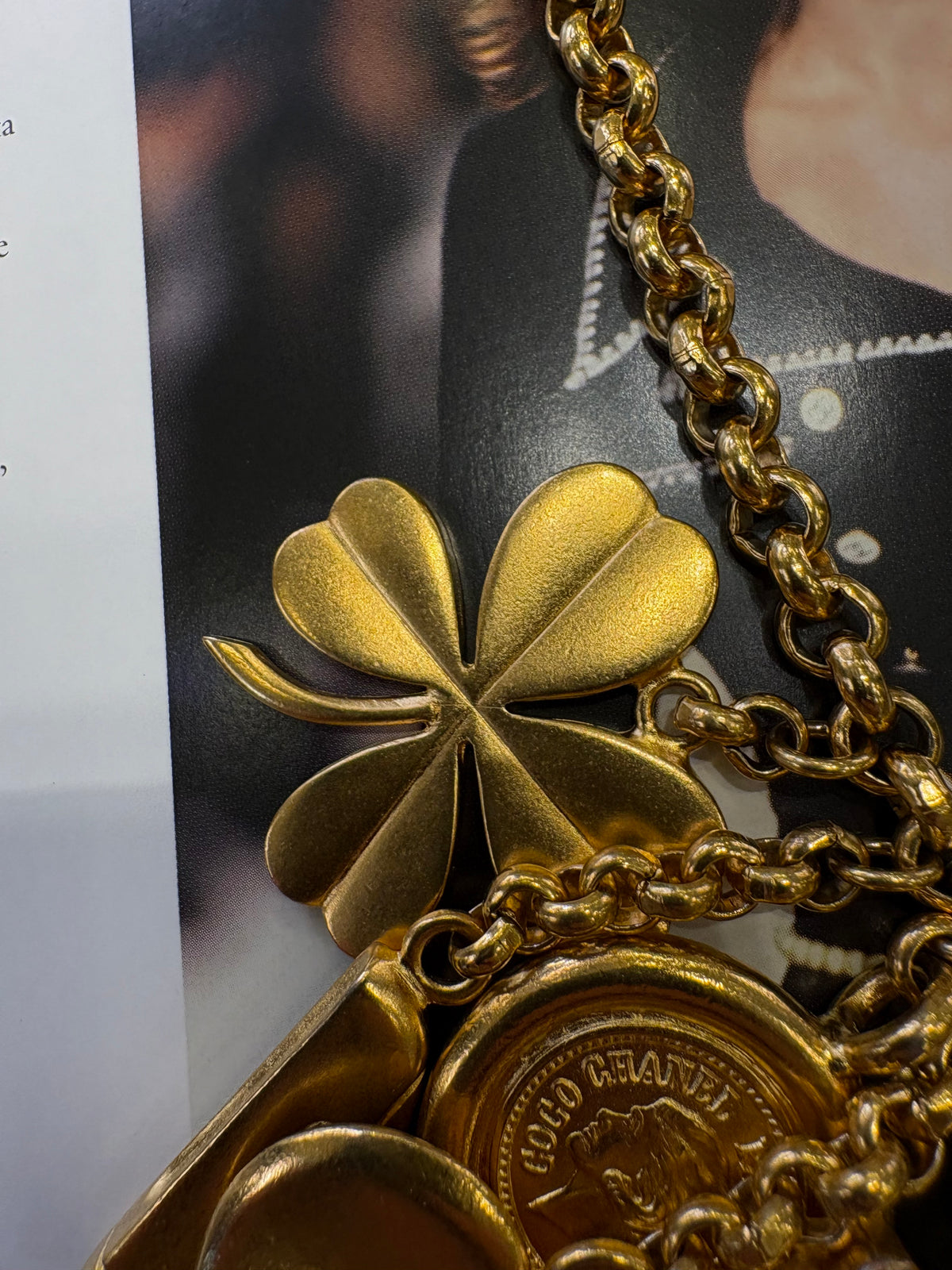 Chanel Cintura a catena con ciondoli portafortuna (Lucky Charms) . Vintage metà anni ‘90
