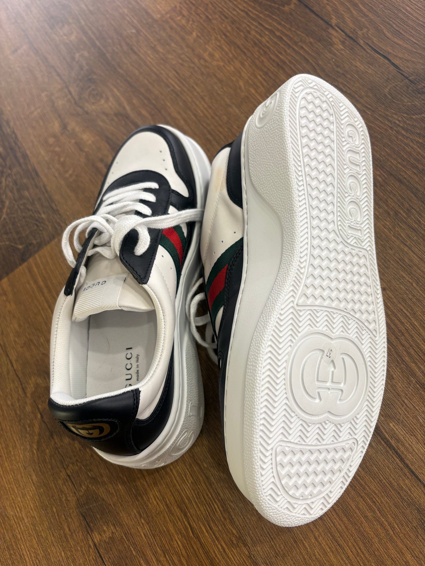 Sneakers Chunky B Gucci in Pelle Bicolore Bianca e Nera con Nastro Web 37. Nuovo