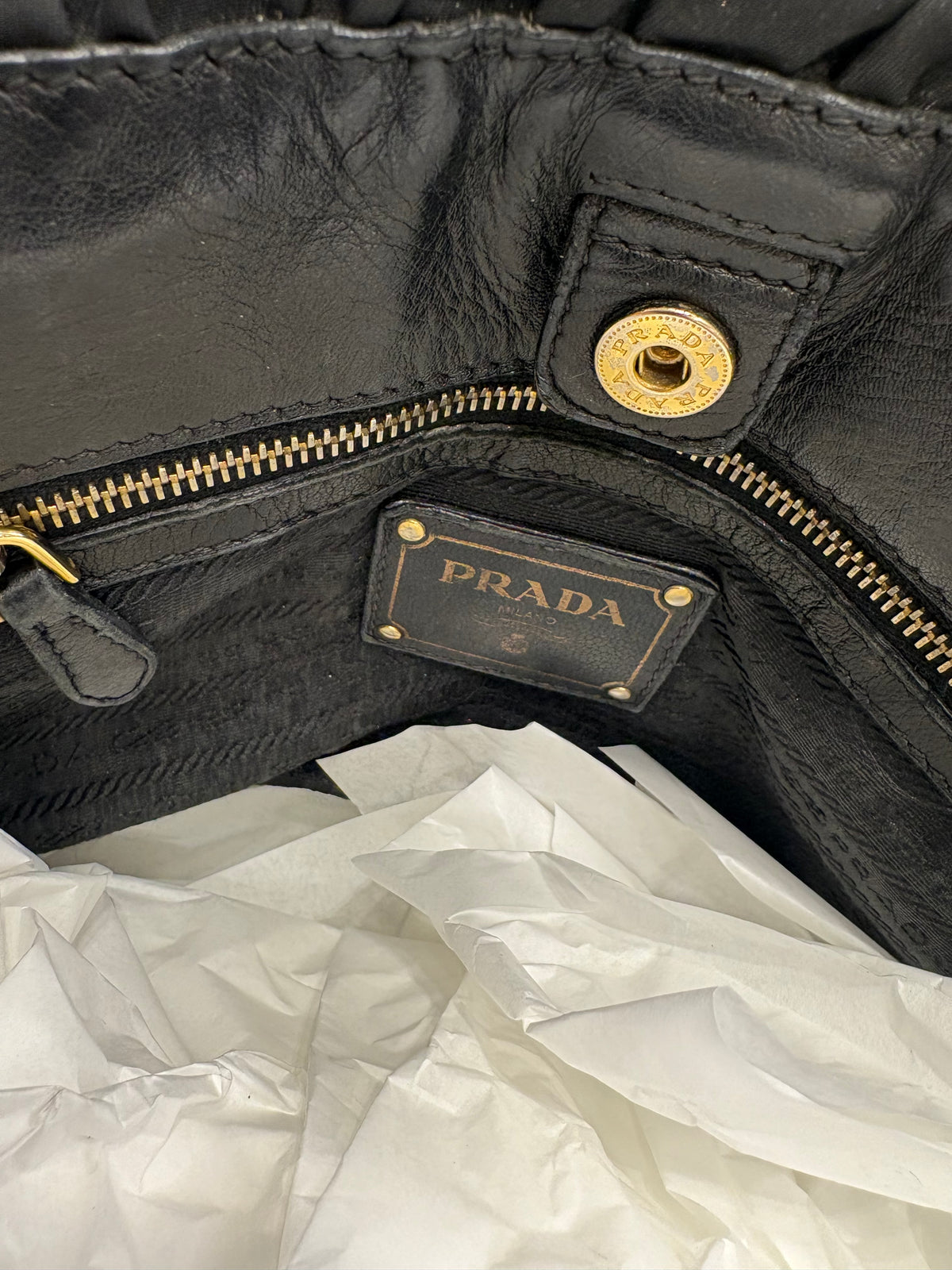 Prada shopping bag in pelle goffrata e tela nylon . Vintage