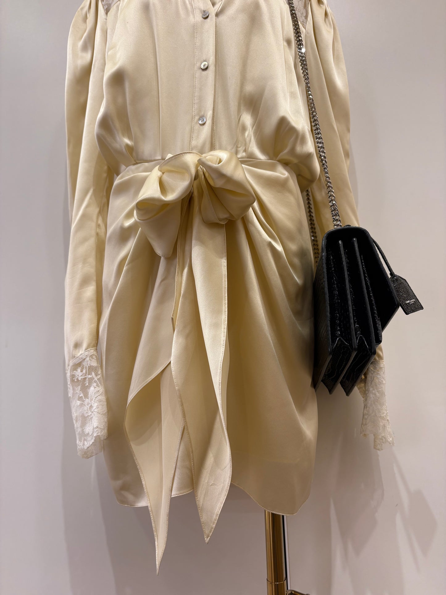 Magda Butrym abito seta champagne pizzo con fiocco