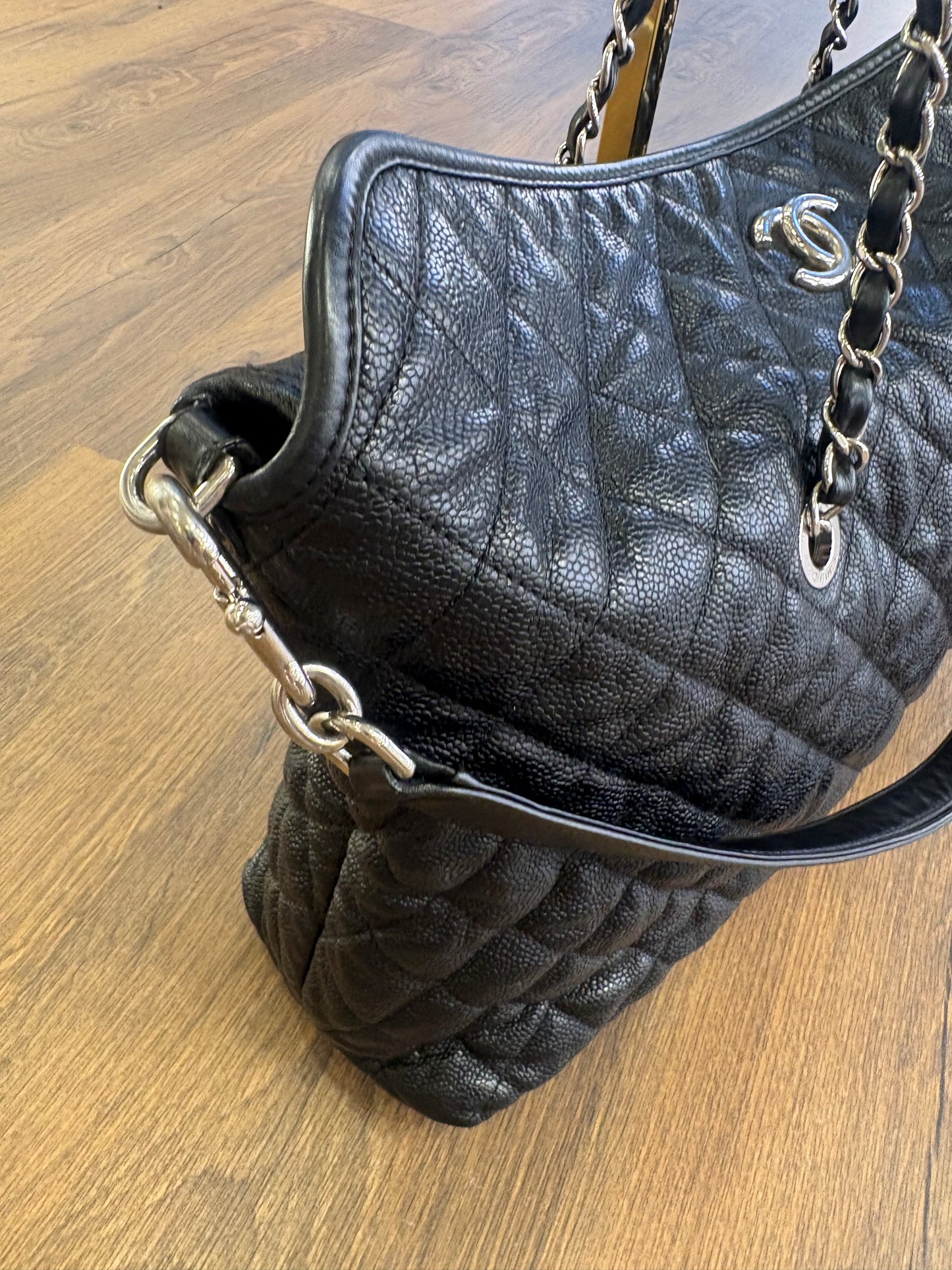Borsa Chanel French Riviera Hobo in Pelle Caviar Quilted e Hardware Argentato