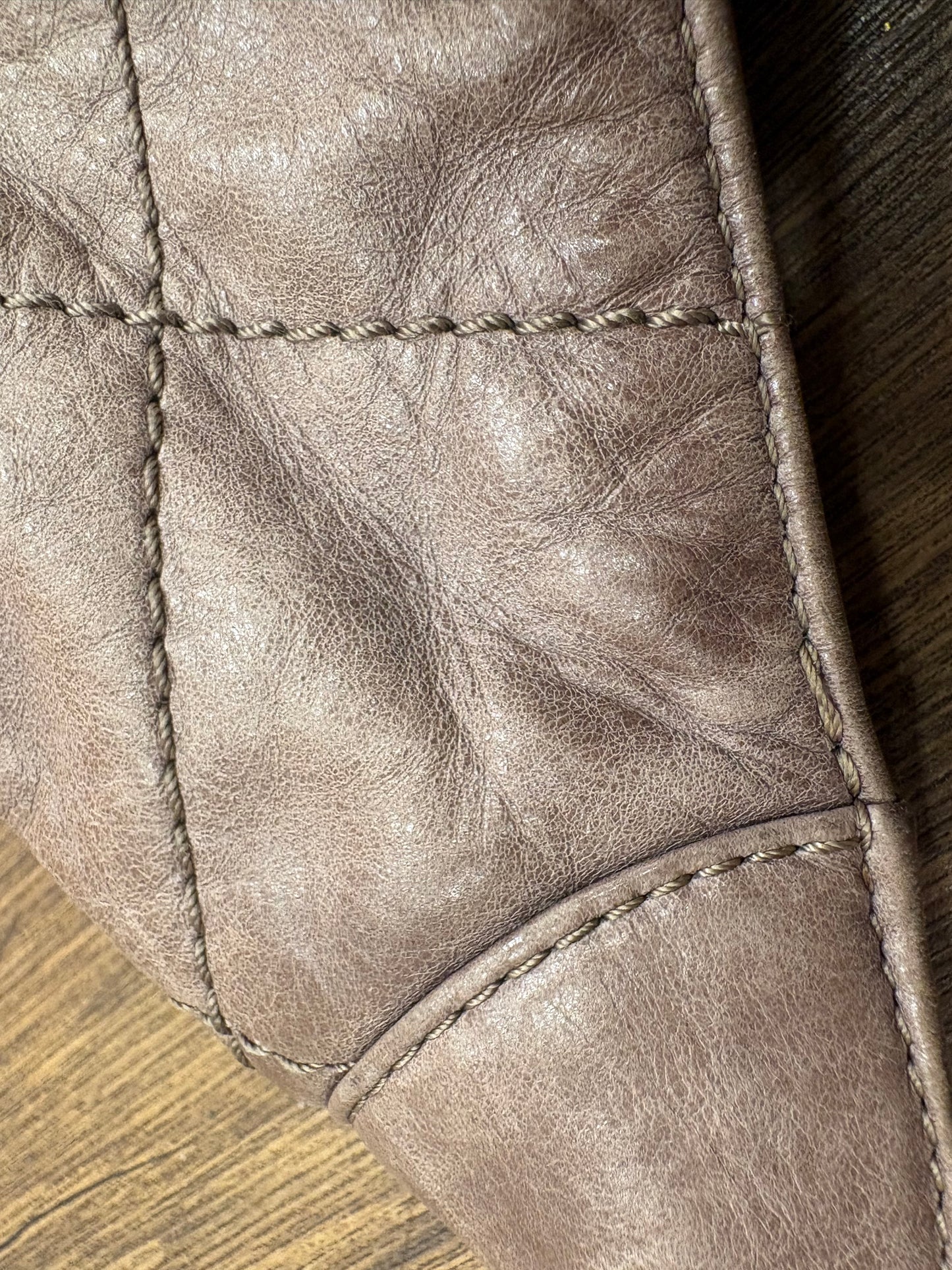 Chanel  Coco Supple Hobo in pelle di vitello invecchiata trapuntata