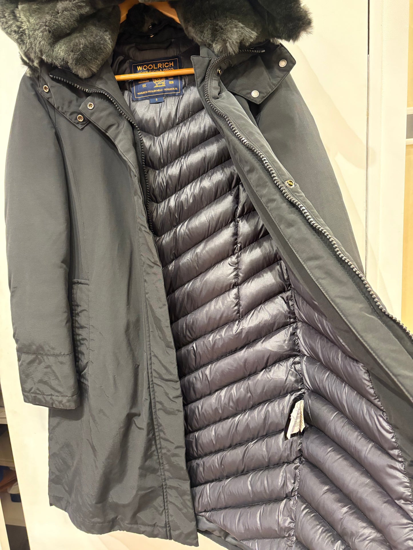 Woolrich parka Bow Bridge nero in tessuto Ramar e pelliccia vera tg44