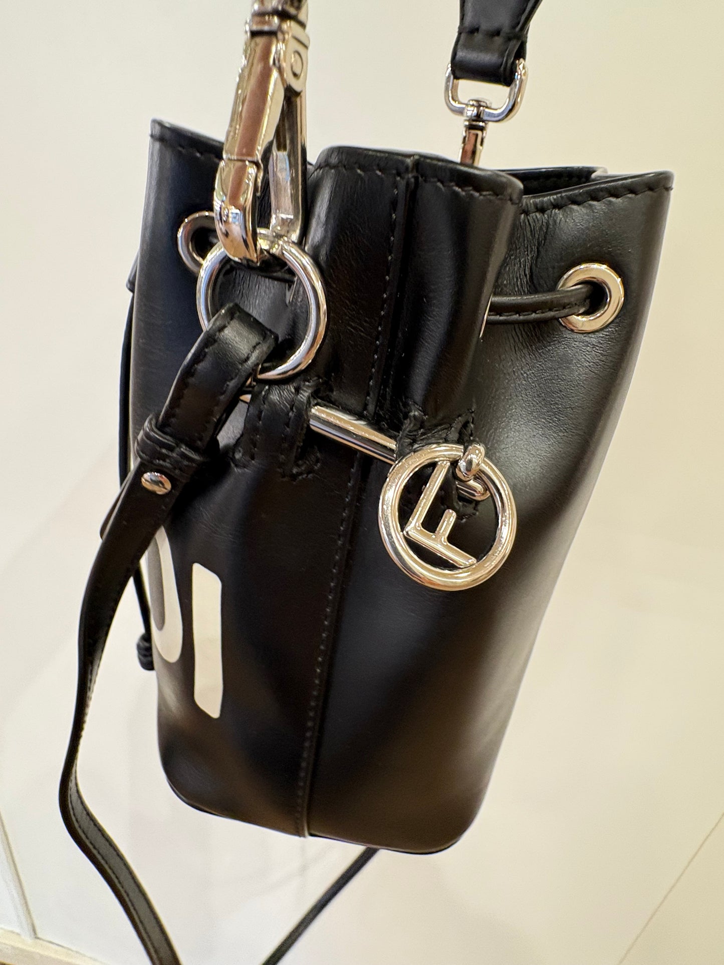 Fendi Minibag Mon Tresor Borsa a Secchiello in Pelle