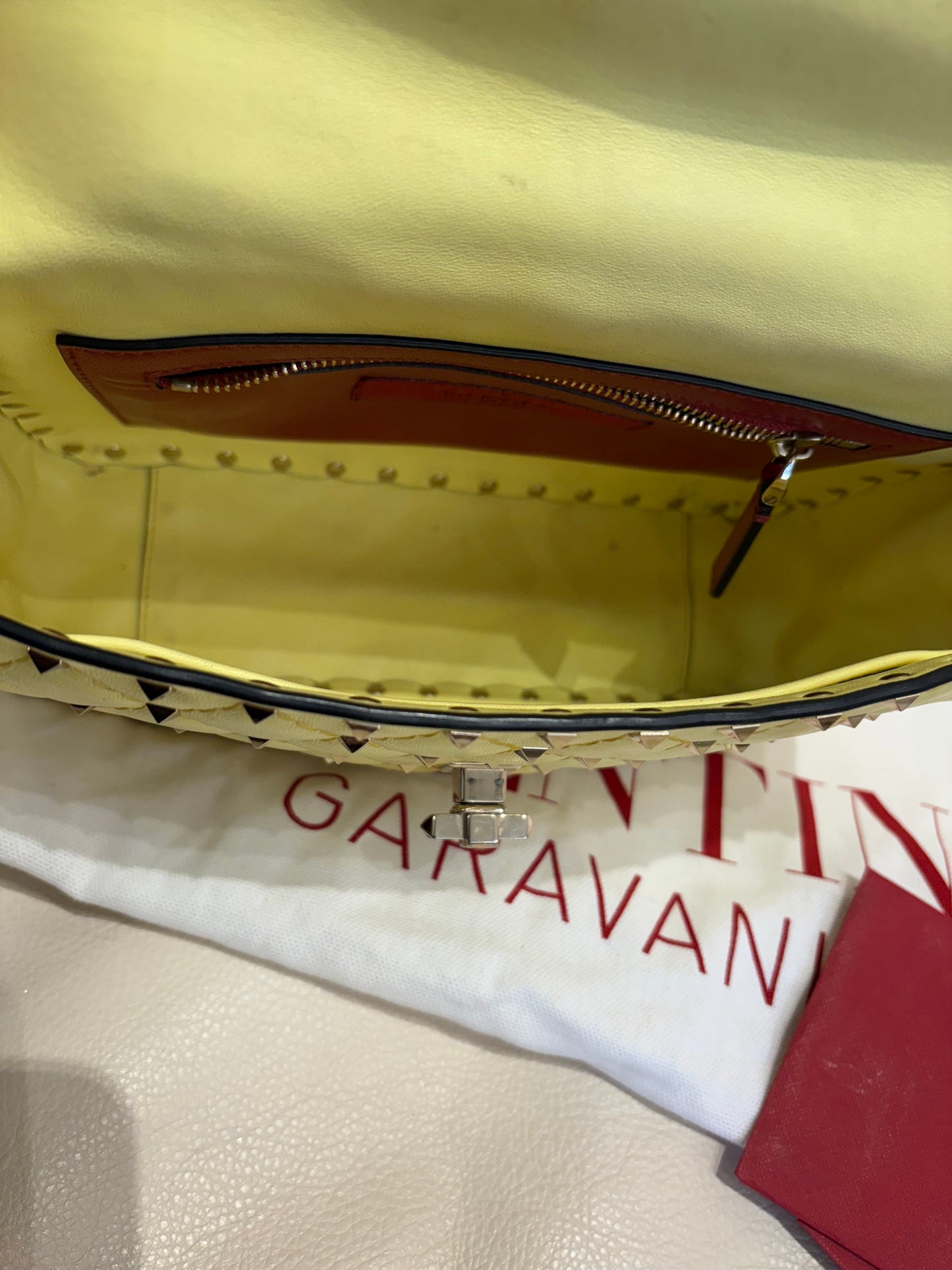 Valentino Garavani borsa Spike in pelle gialla