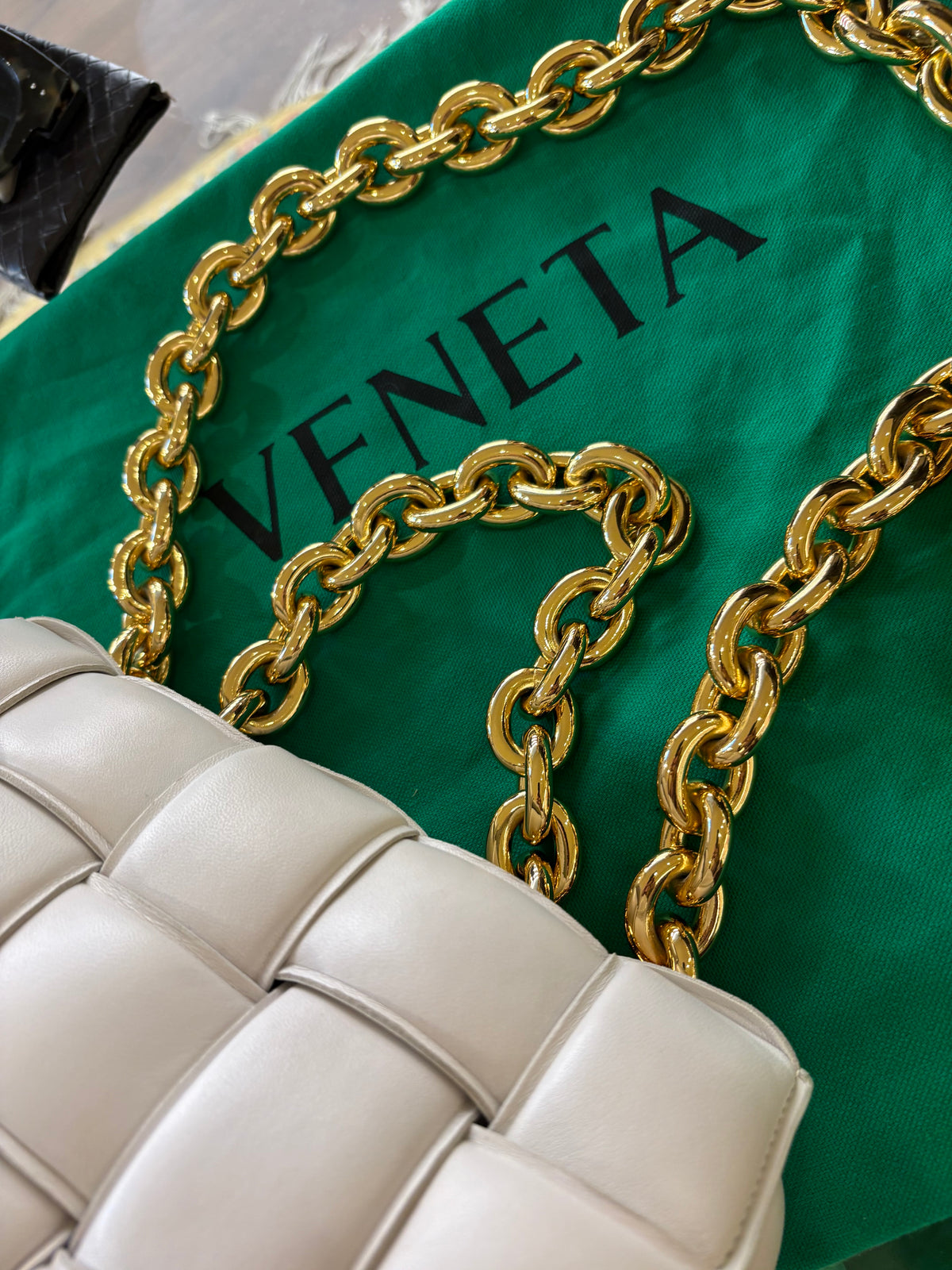 Bottega Veneta Chain Cassette in pelle Maxi Intrecciato imbottita