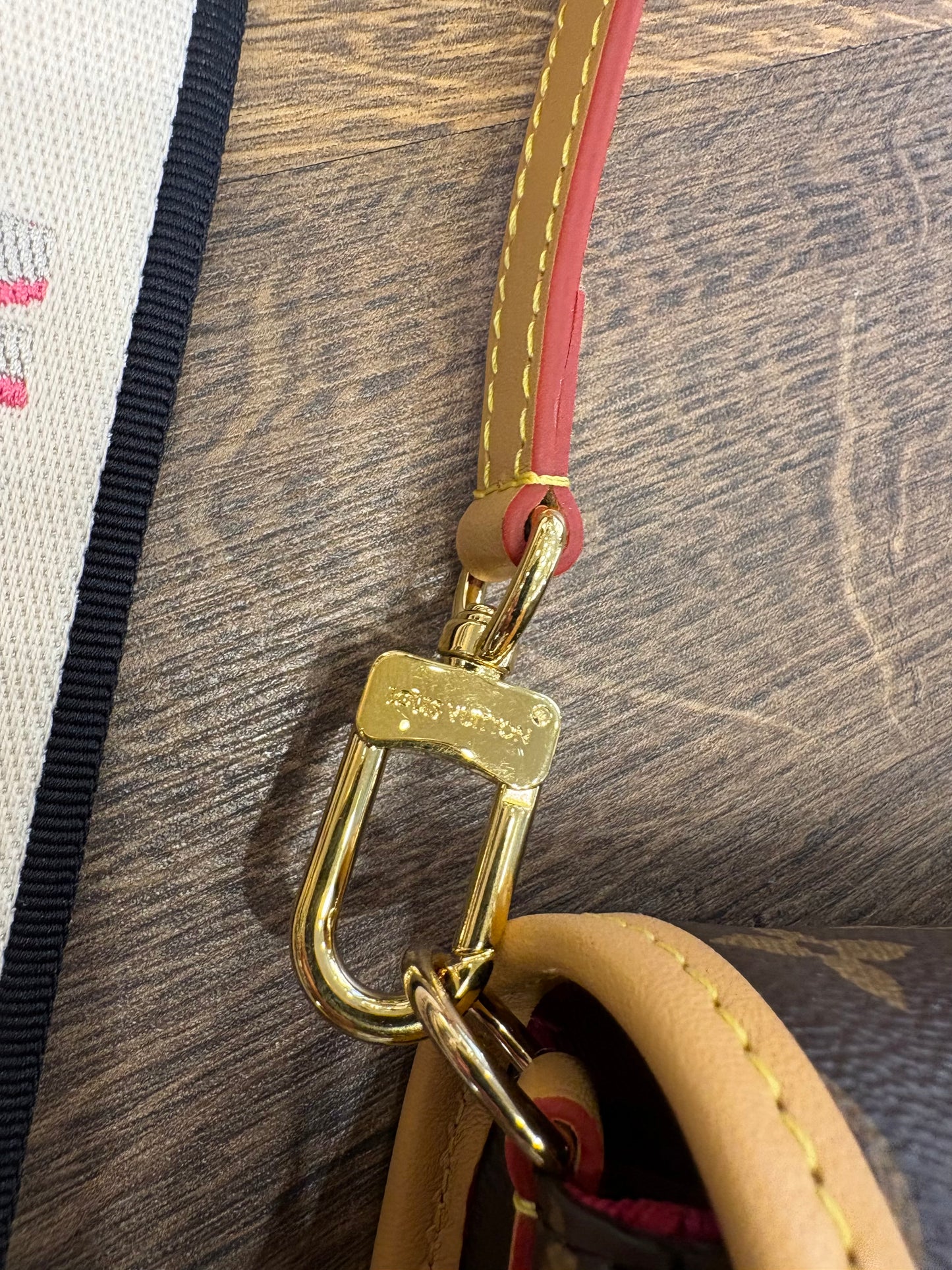 Louis Vuitton Diane Monogram Borsa Messenger in Tela e Vacchetta con Doppia Tracolla