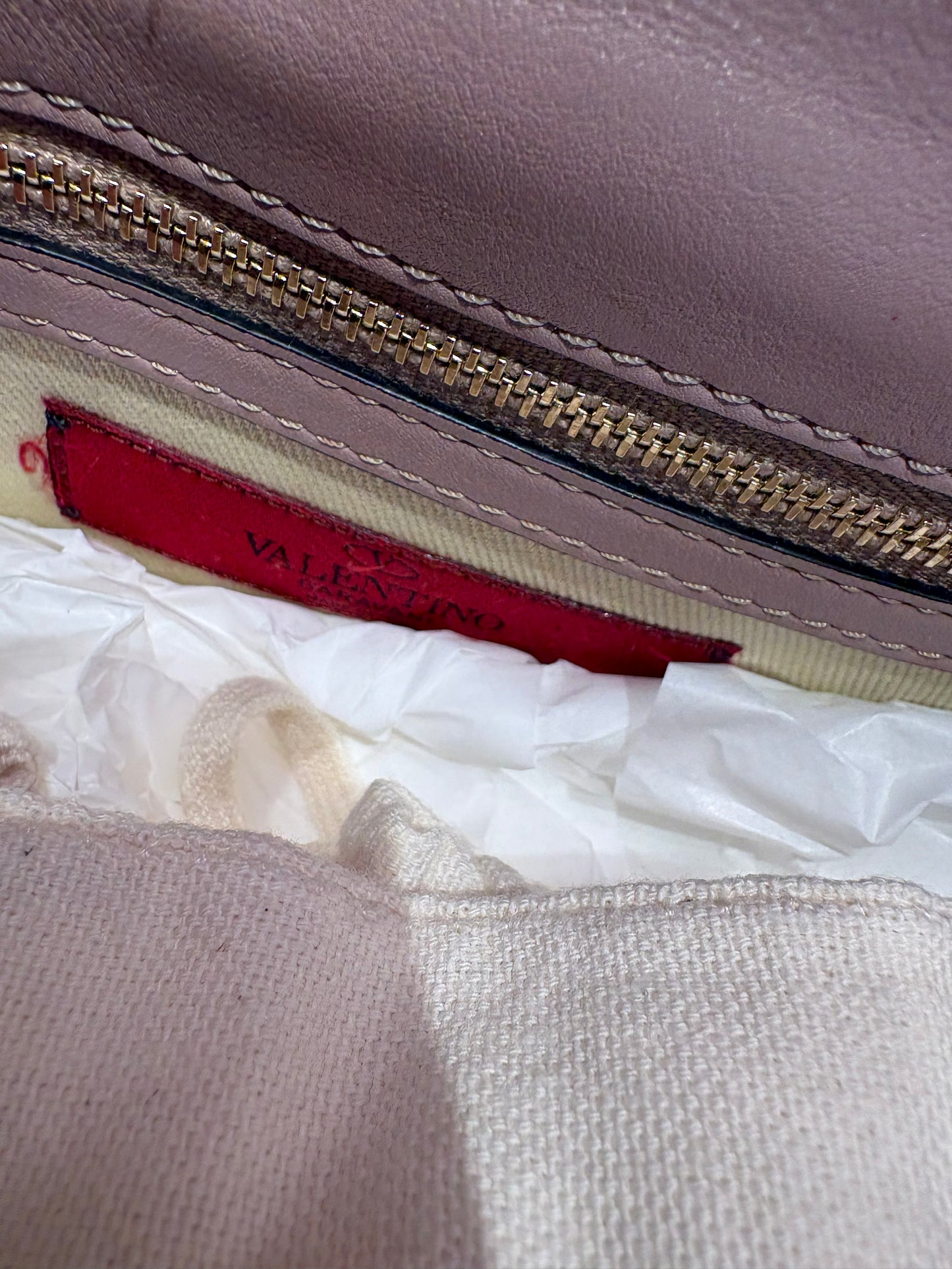 Valentino Garavani Borsa a tracolla  Glam Lock Medium in pelle rosa malva con borchie Rockstud