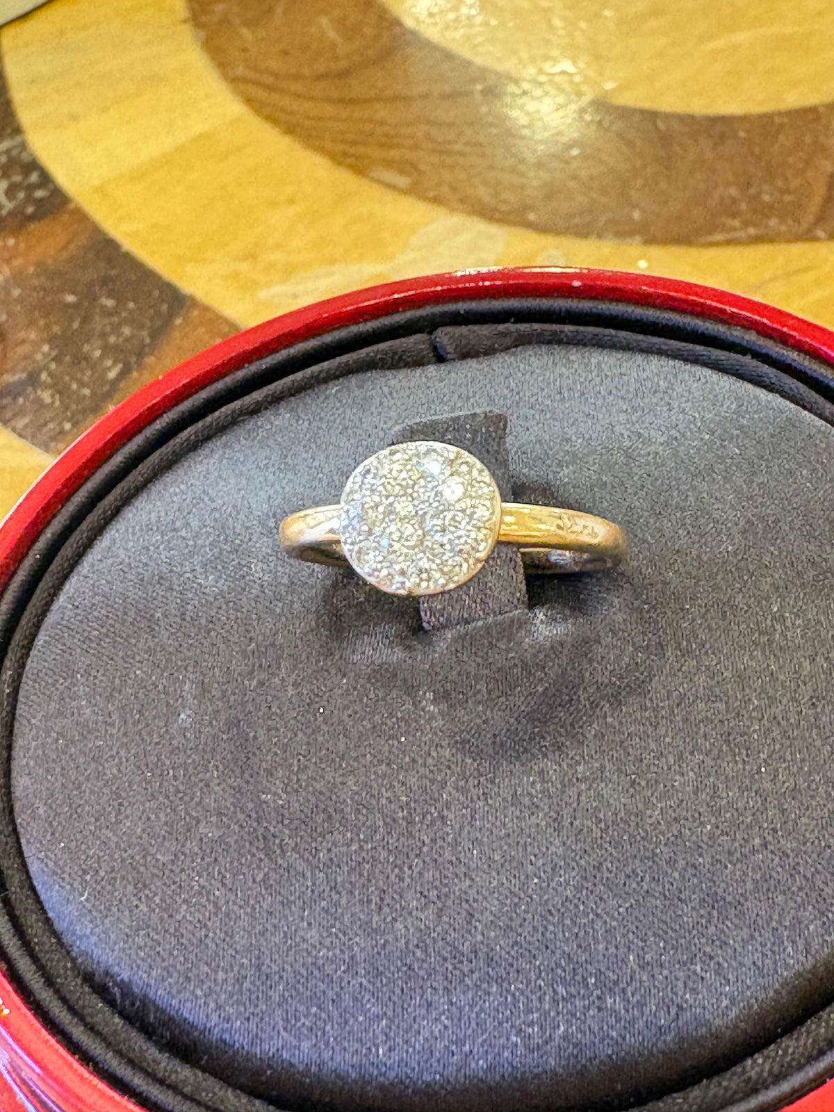 Pomellato Anello  Sabbia Modello Piccolo in Oro Giallo 18kt con Pavé di Diamanti Bianchi