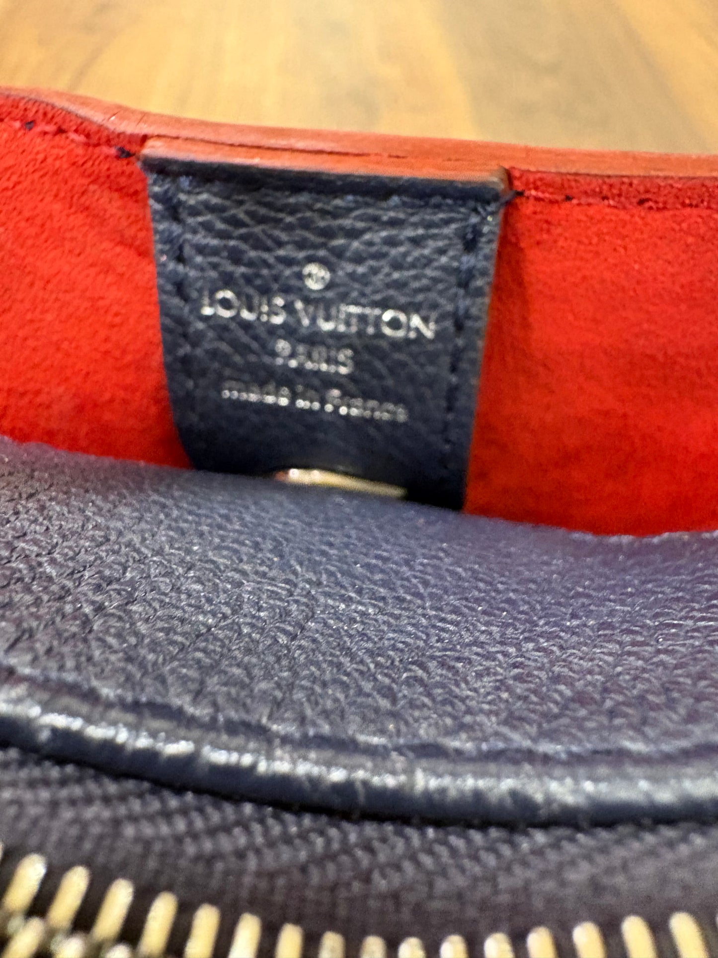 Louis Vuitton LockMe To in pelle azzurra