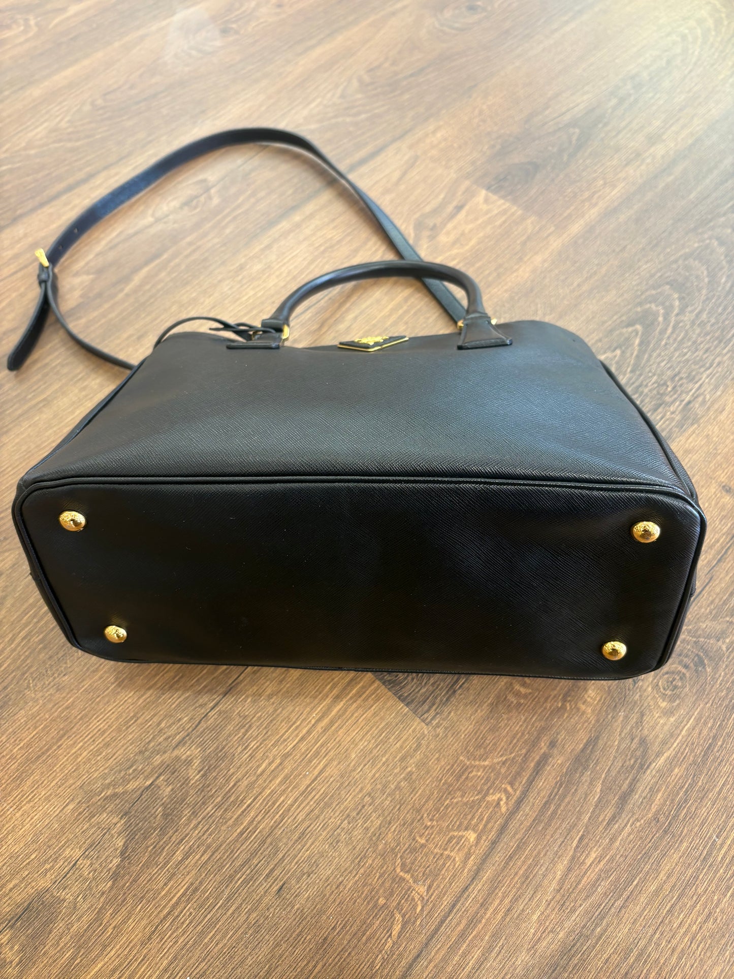 Prada Galleria Medium in Pelle Saffiano Nero