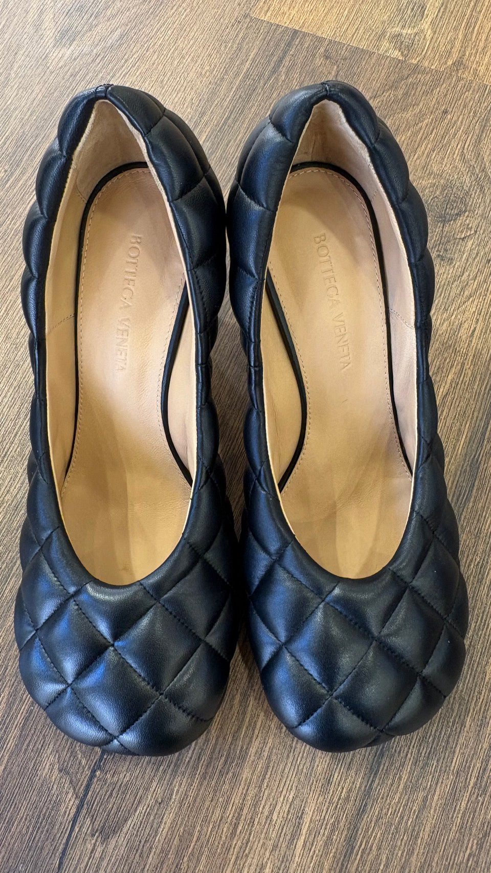 Bottega Veneta Puffy Bloc trapuntata in pelle nera 37. Nuovo