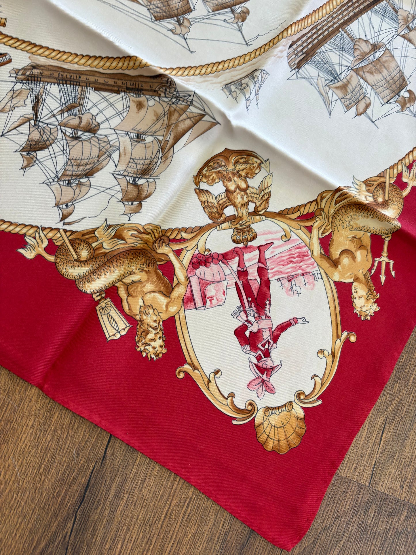 Foulard Hermès Carré 90 "Silhouettes Navales" in Seta Rosso Fuoco